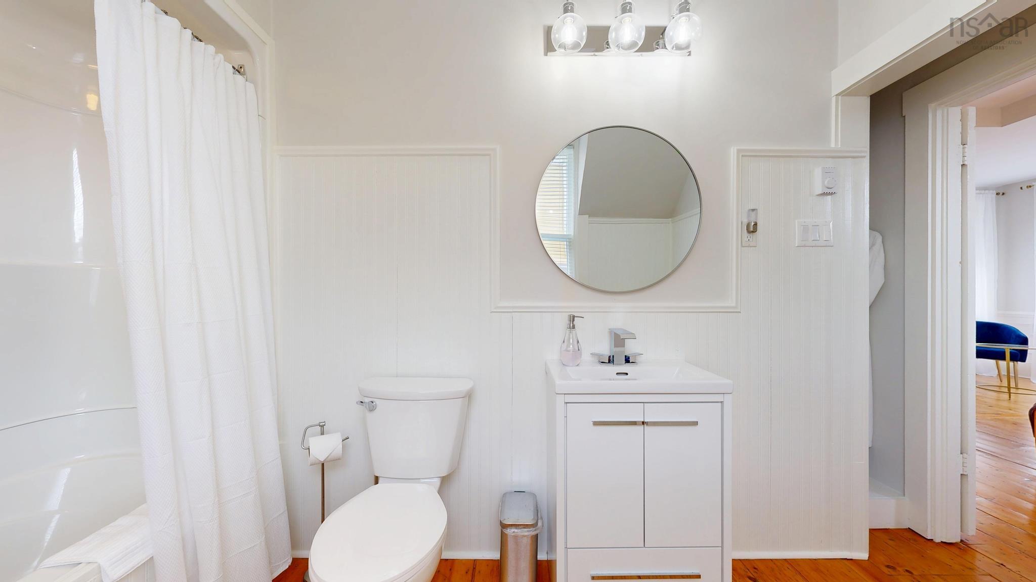 $899,000.00: 558 Main Street, Mahone Bay