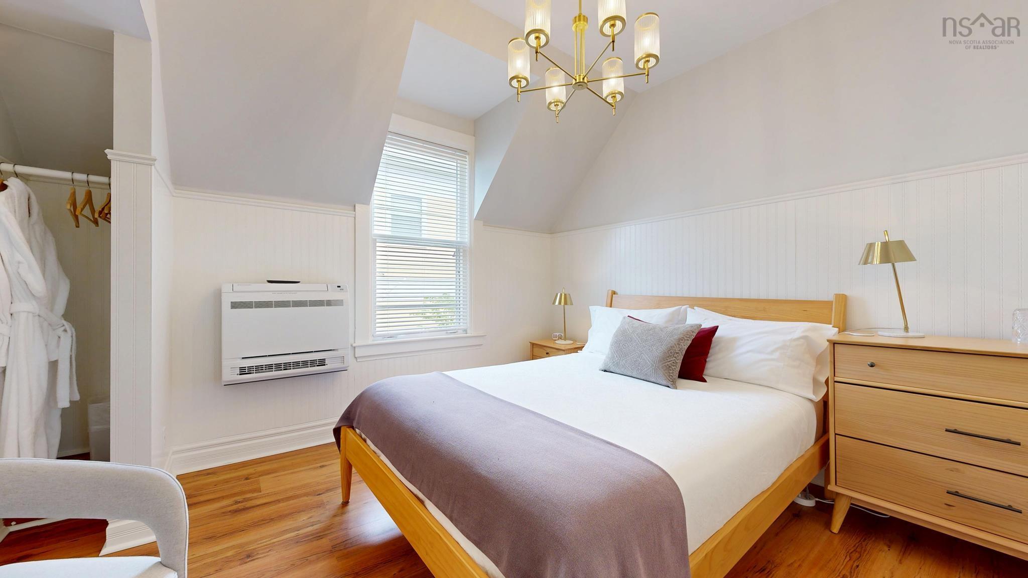 $899,000.00: 558 Main Street, Mahone Bay