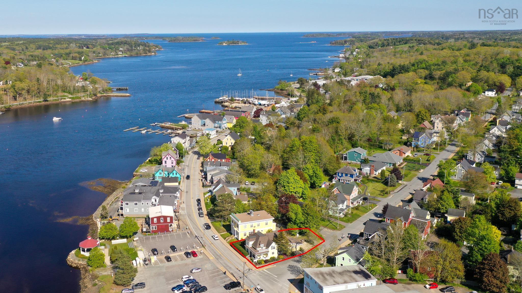 $899,000.00: 558 Main Street, Mahone Bay