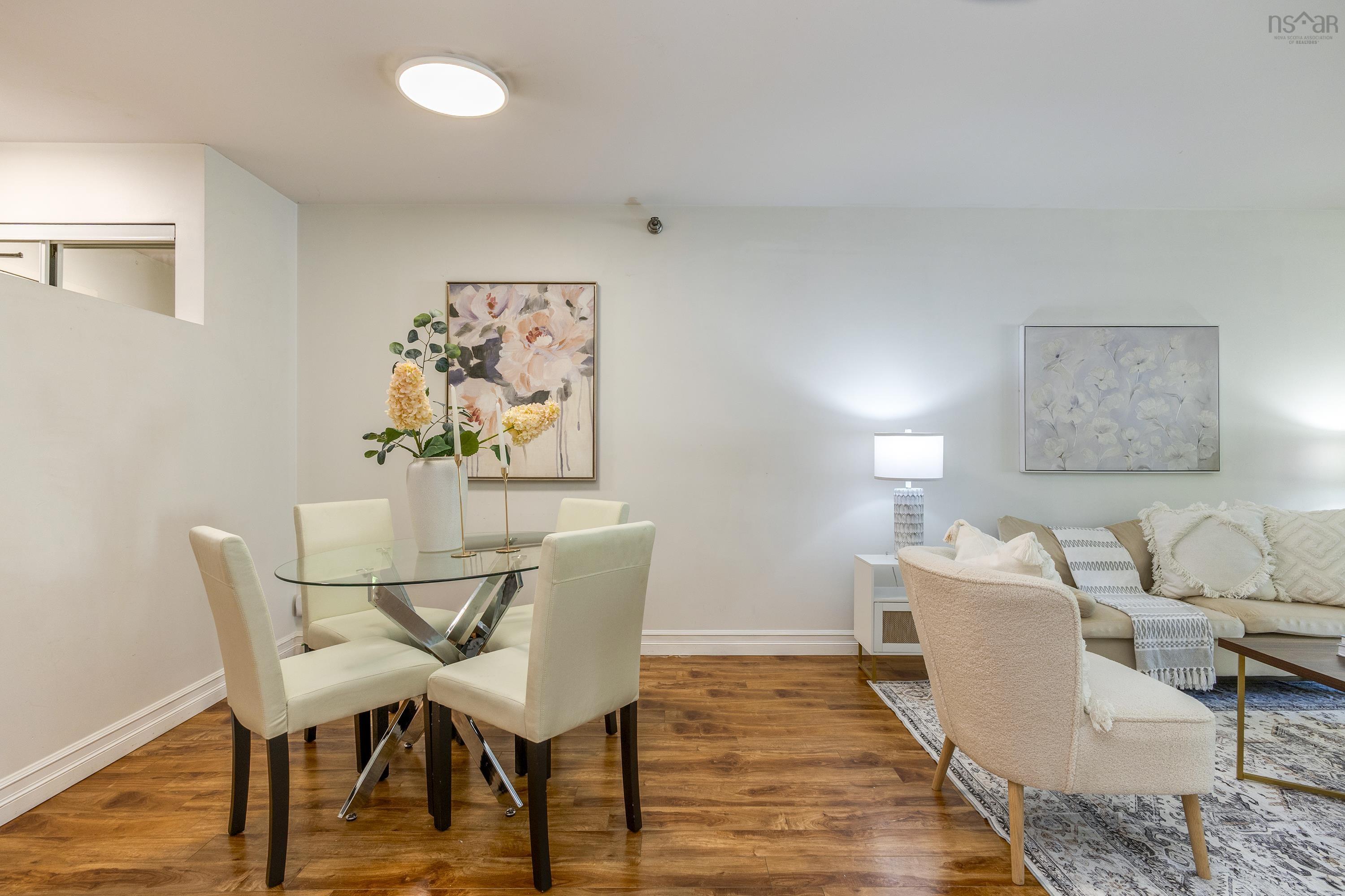 $339,900.00: 209 83 Kearney Lake Road, Halifax