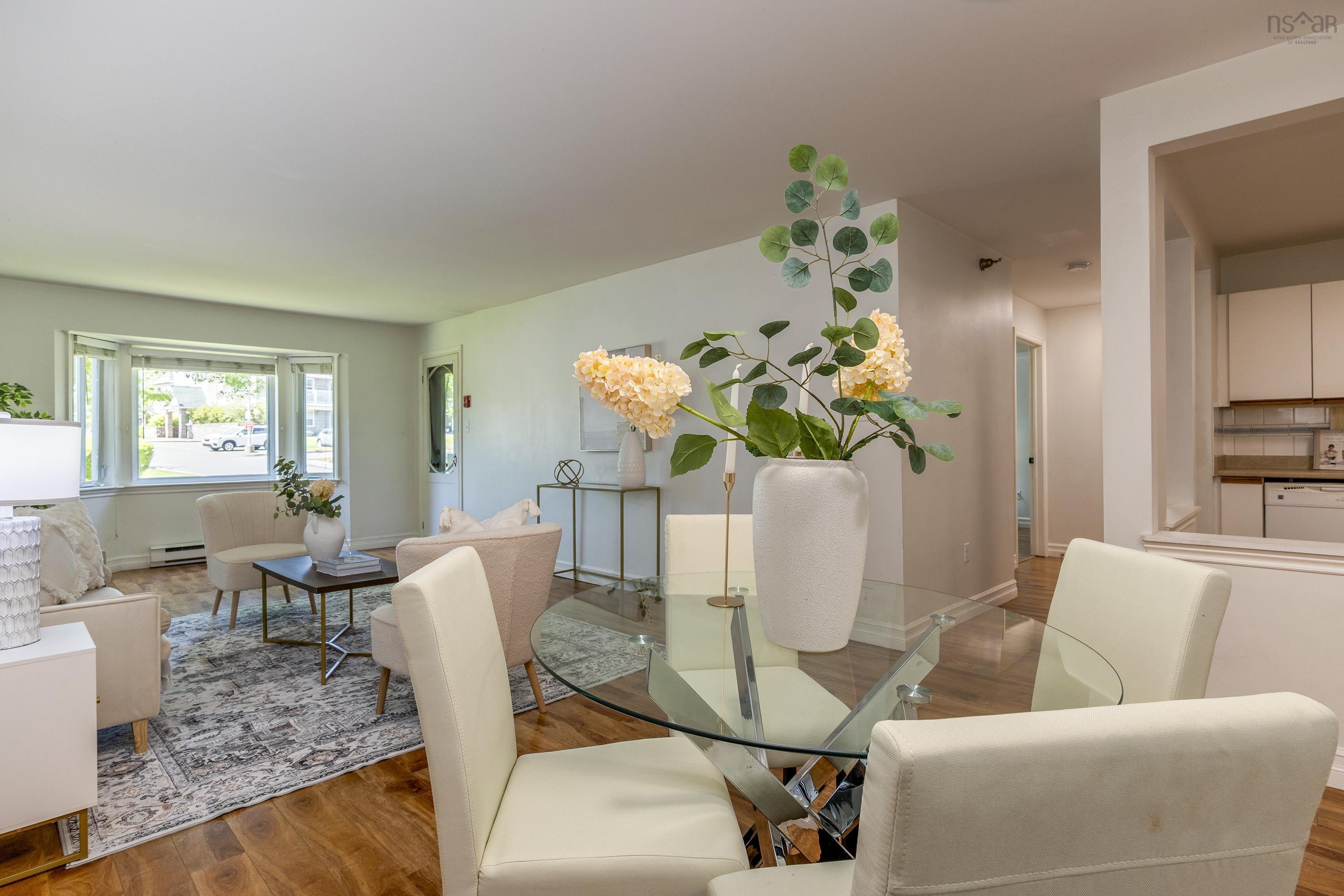 $339,900.00: 209 83 Kearney Lake Road, Halifax
