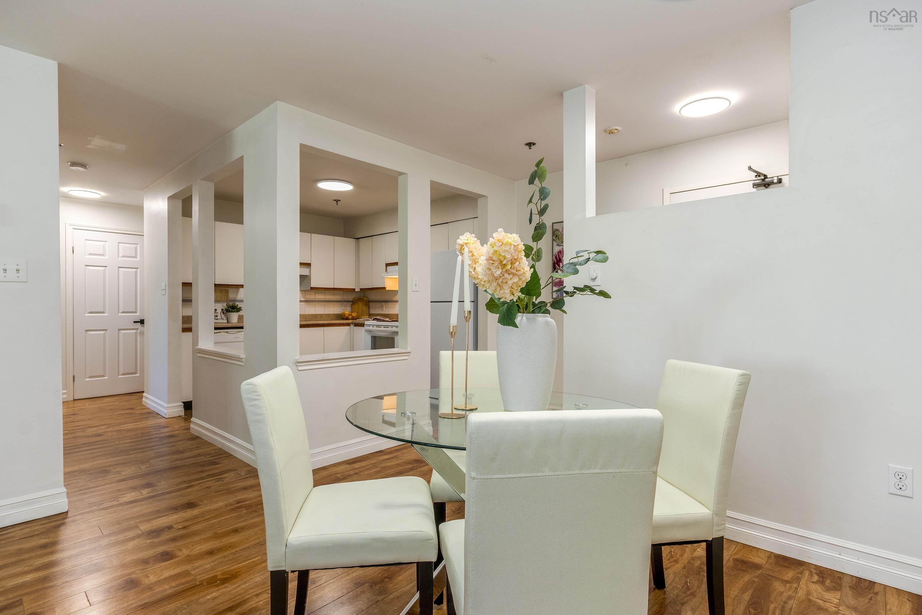 $339,900.00: 209 83 Kearney Lake Road, Halifax