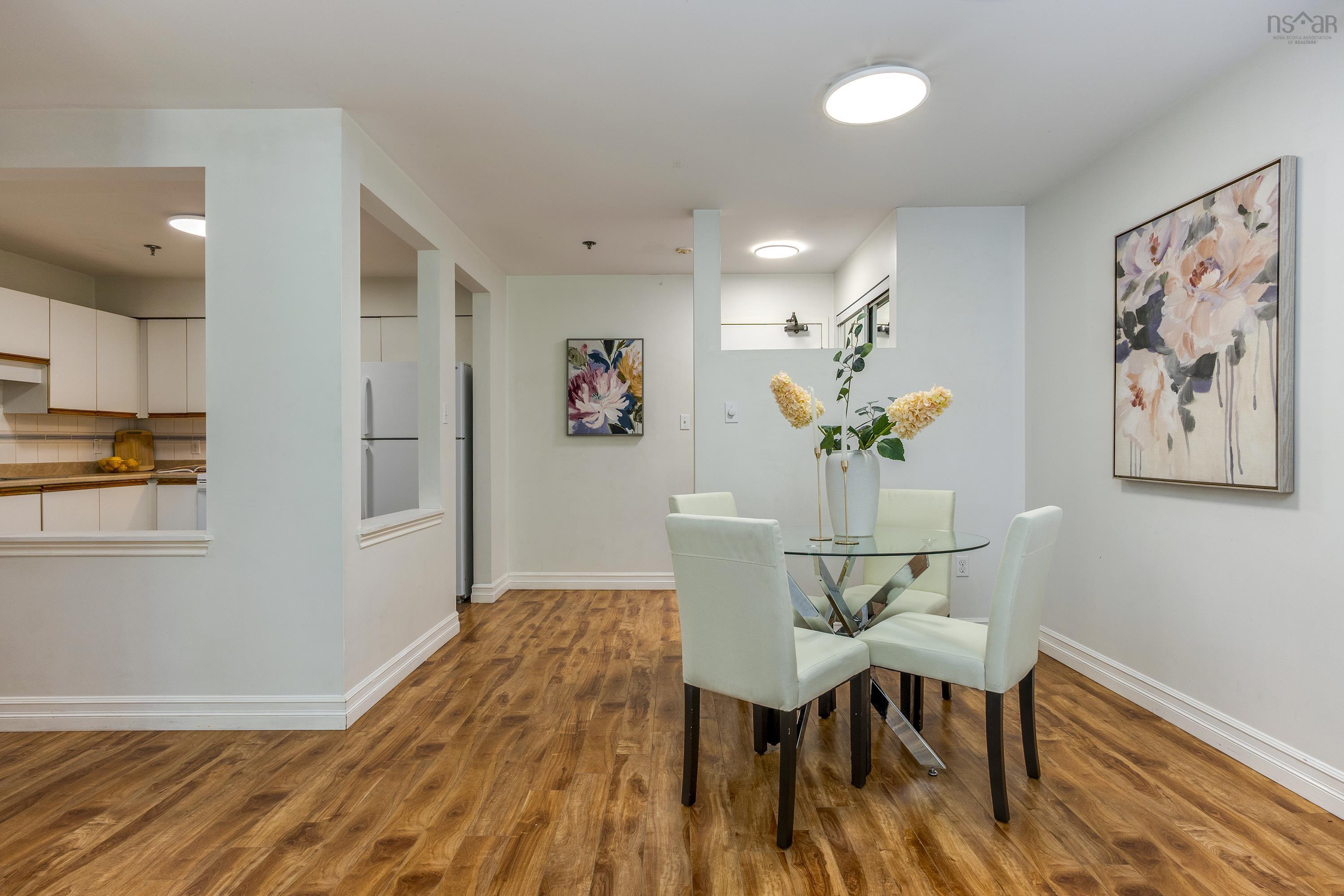 $339,900.00: 209 83 Kearney Lake Road, Halifax