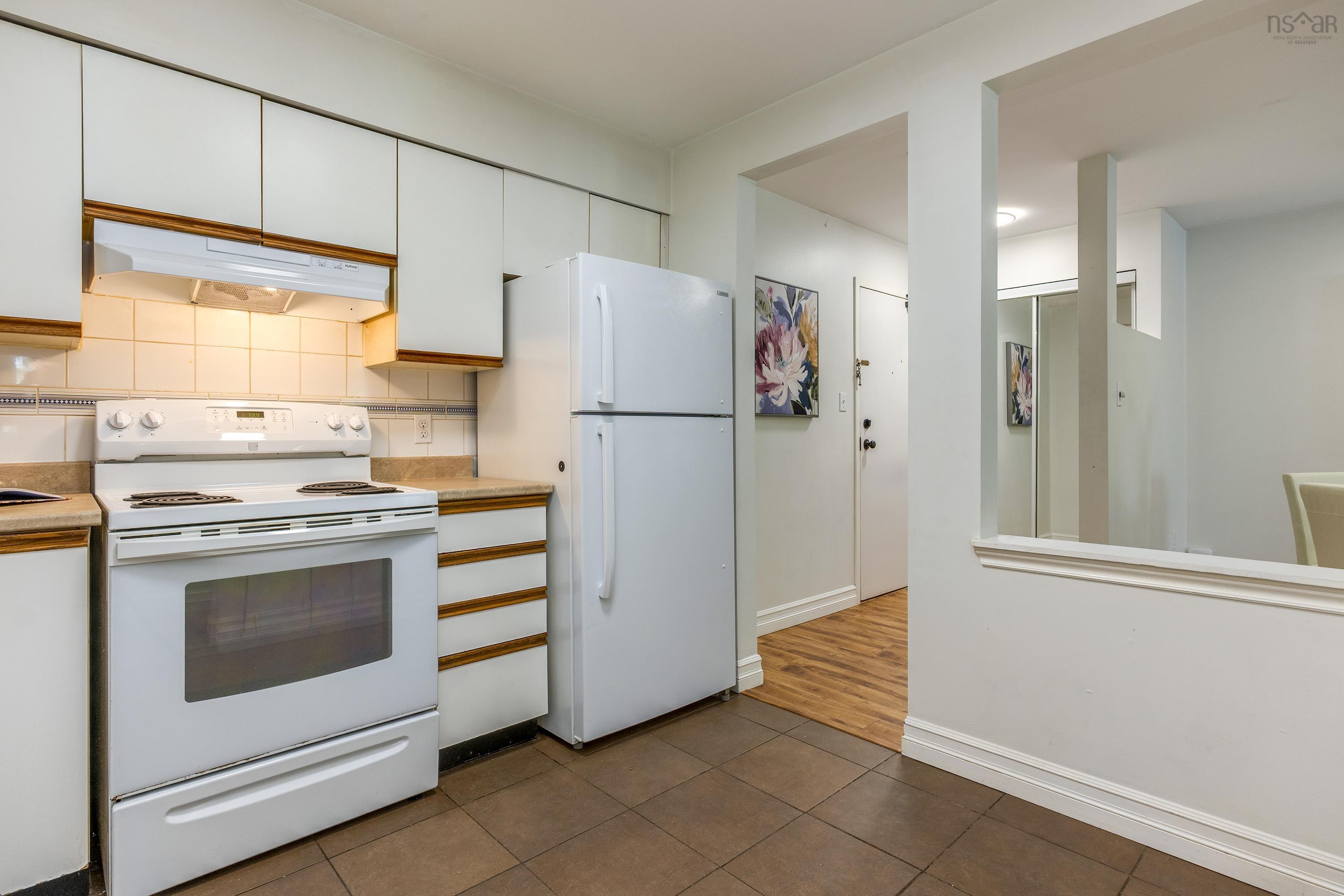 $339,900.00: 209 83 Kearney Lake Road, Halifax