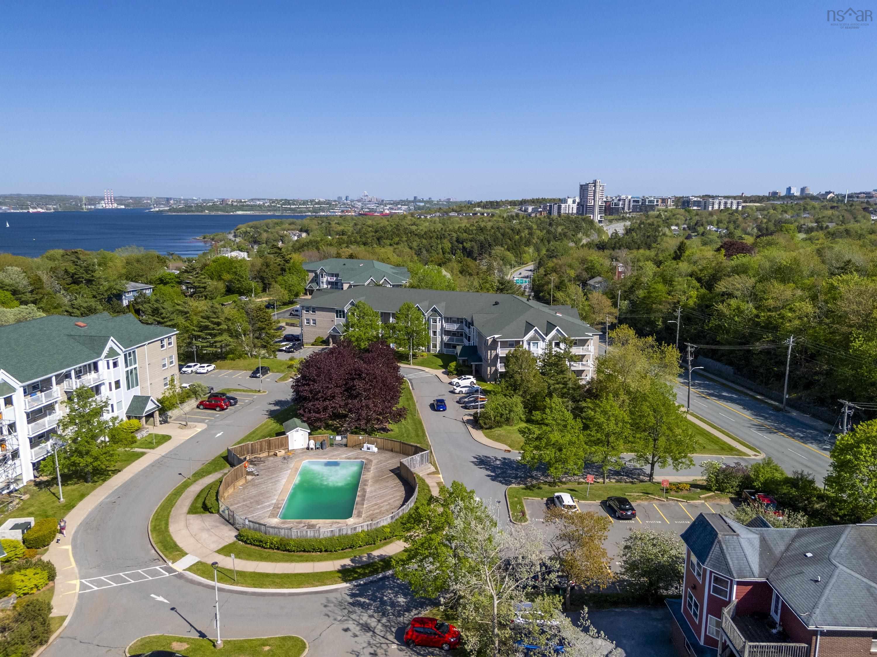 $339,900.00: 209 83 Kearney Lake Road, Halifax