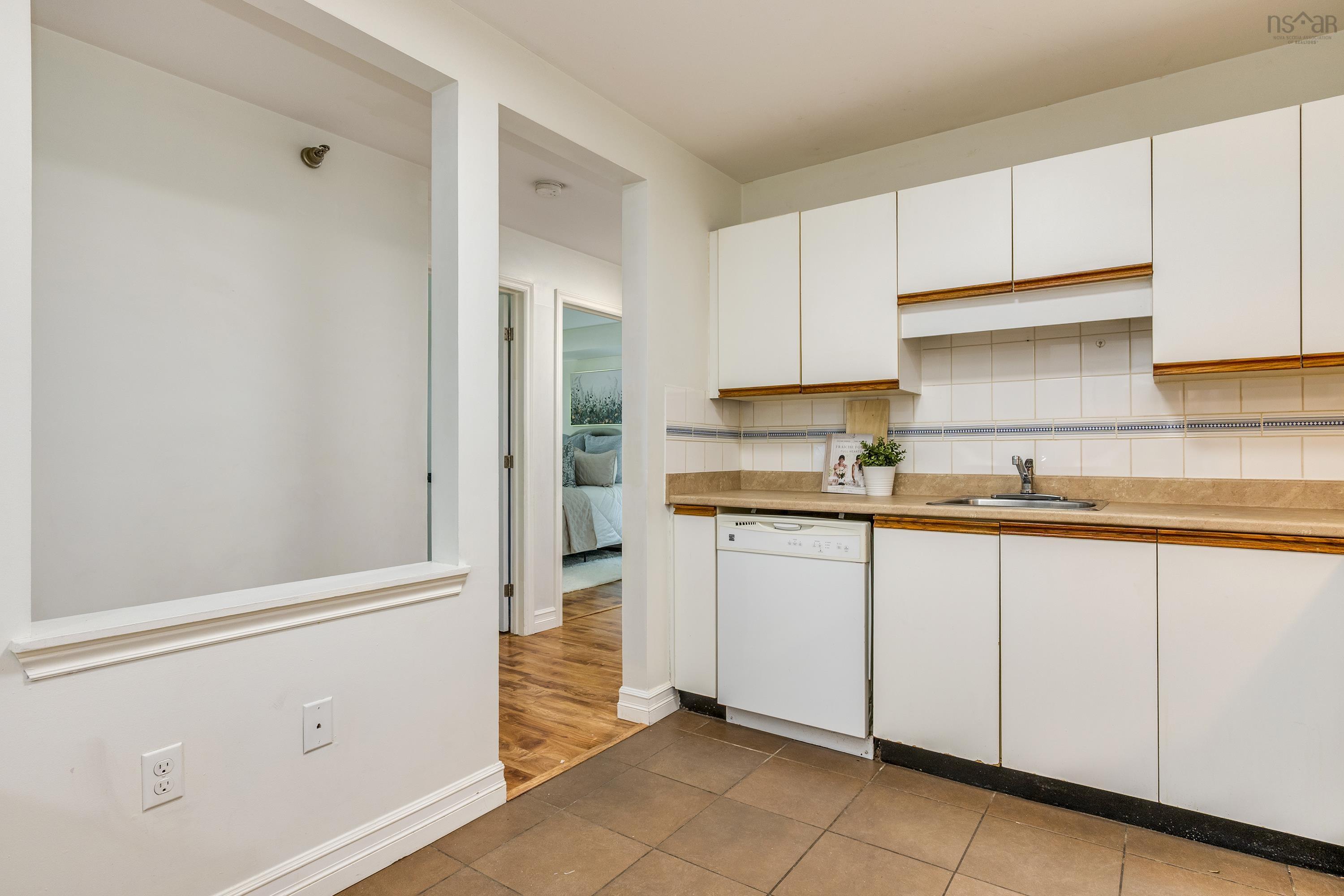 $339,900.00: 209 83 Kearney Lake Road, Halifax