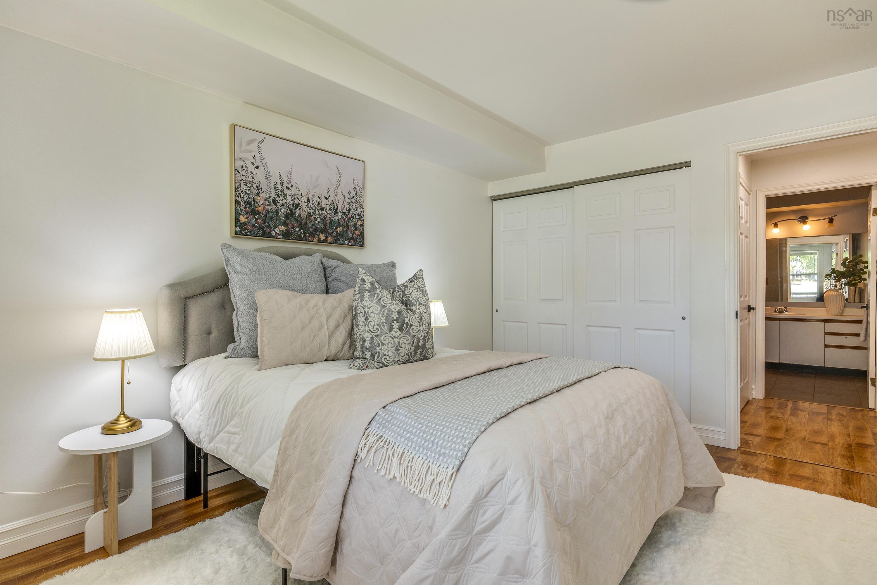 $339,900.00: 209 83 Kearney Lake Road, Halifax