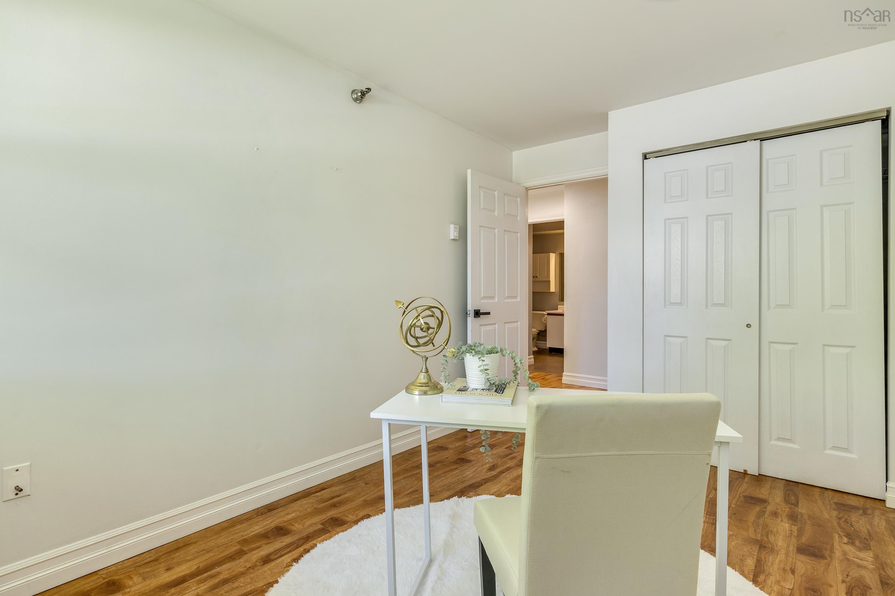 $339,900.00: 209 83 Kearney Lake Road, Halifax