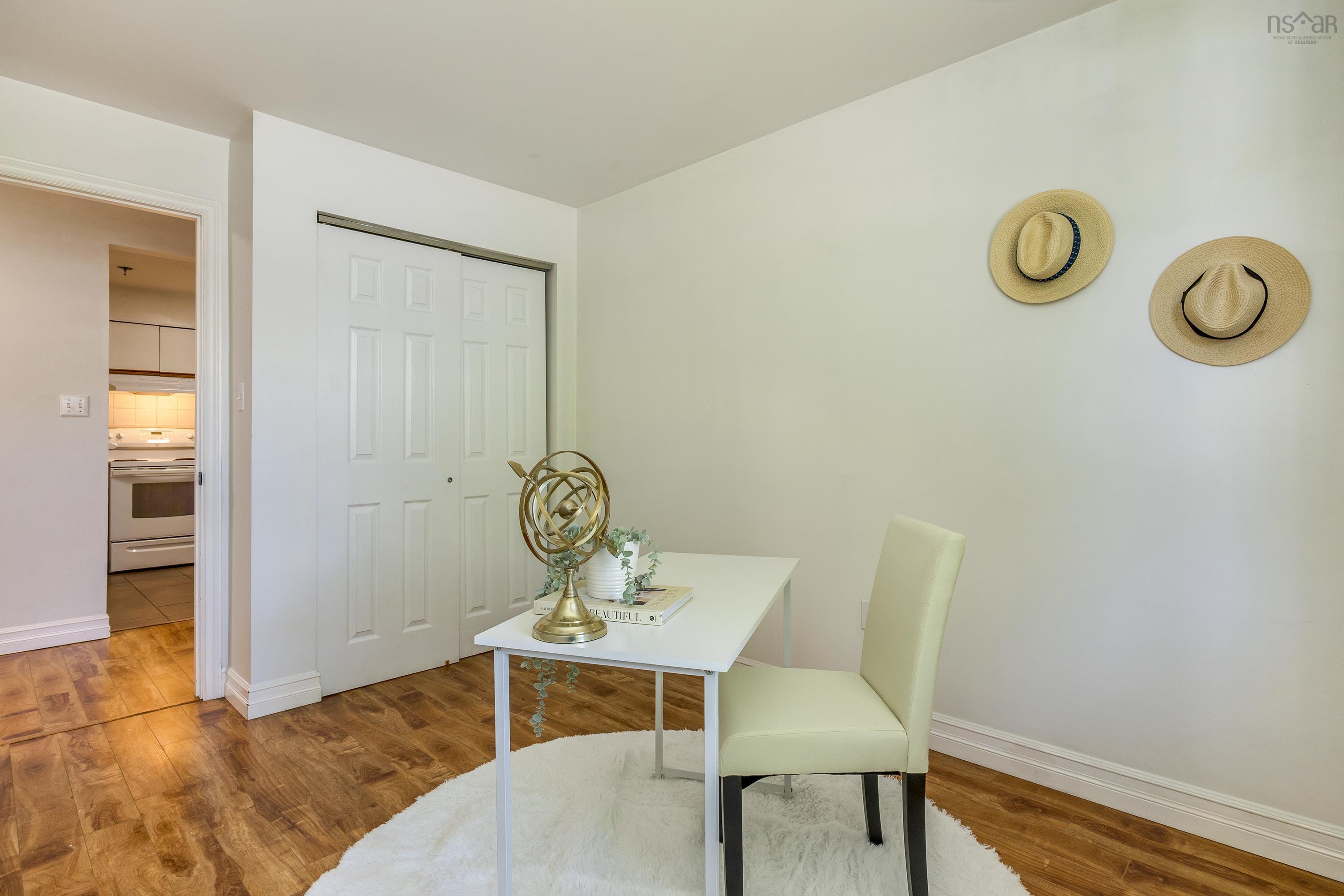 $339,900.00: 209 83 Kearney Lake Road, Halifax