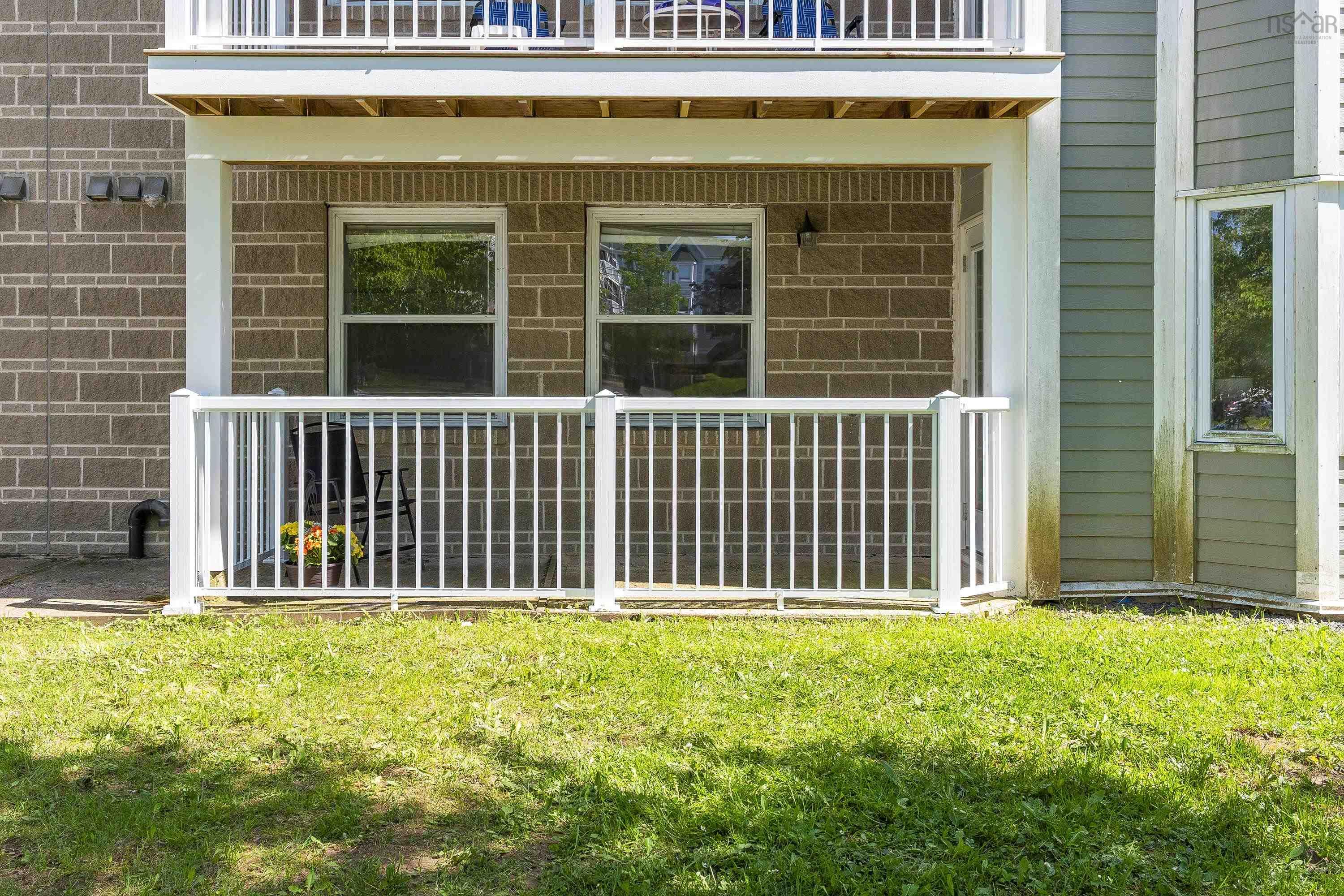 $339,900.00: 209 83 Kearney Lake Road, Halifax