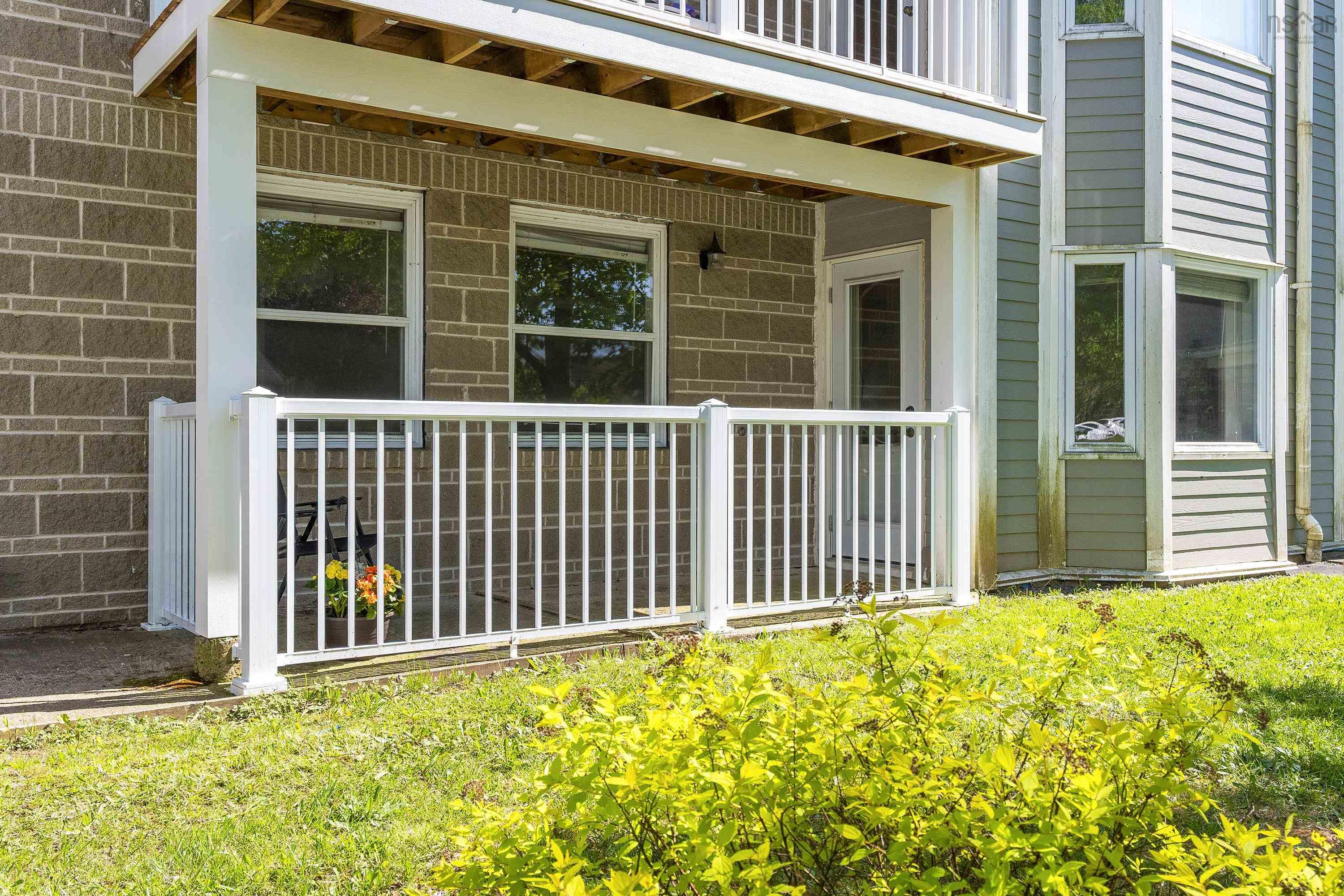 $339,900.00: 209 83 Kearney Lake Road, Halifax