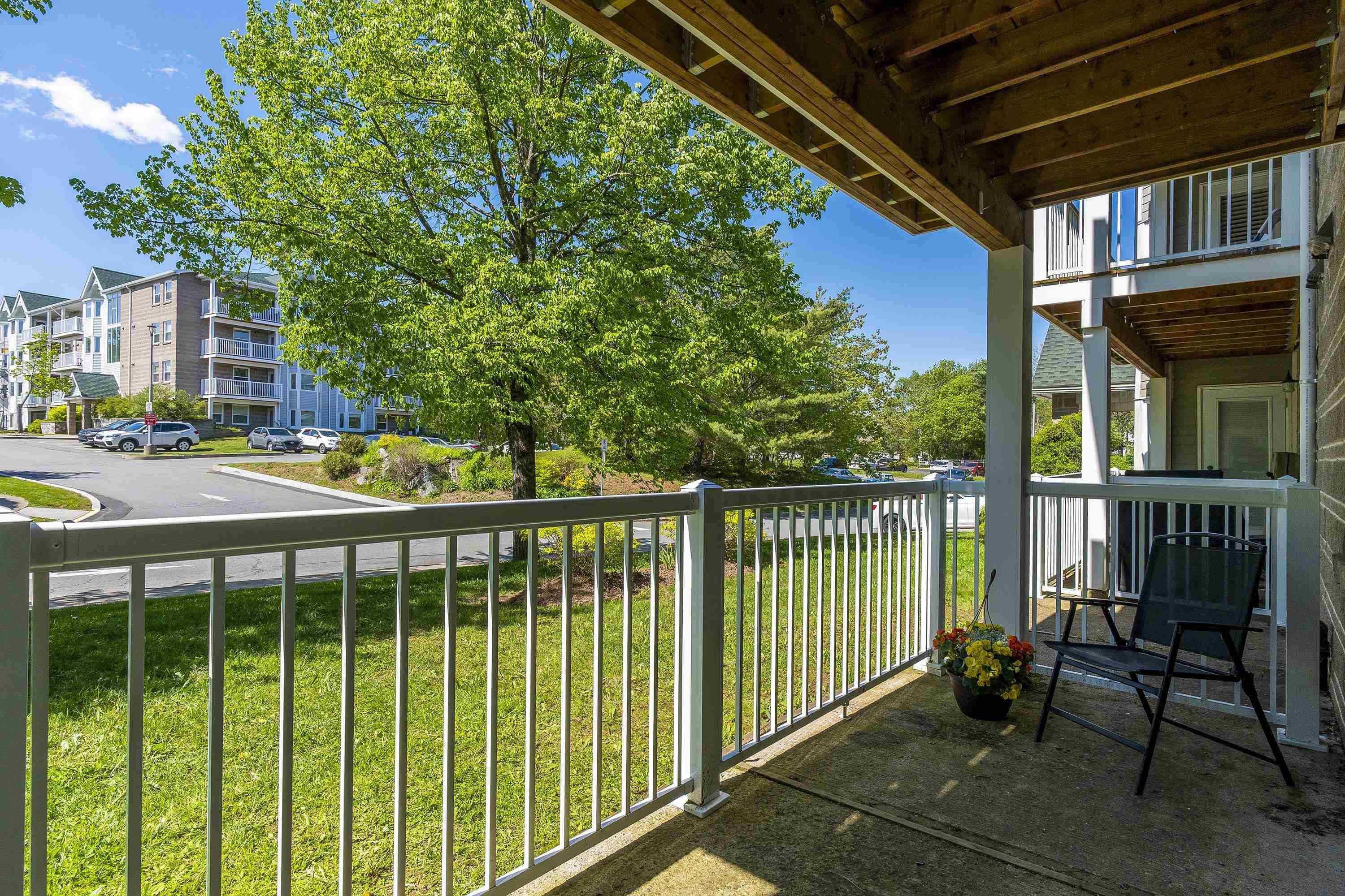 $339,900.00: 209 83 Kearney Lake Road, Halifax