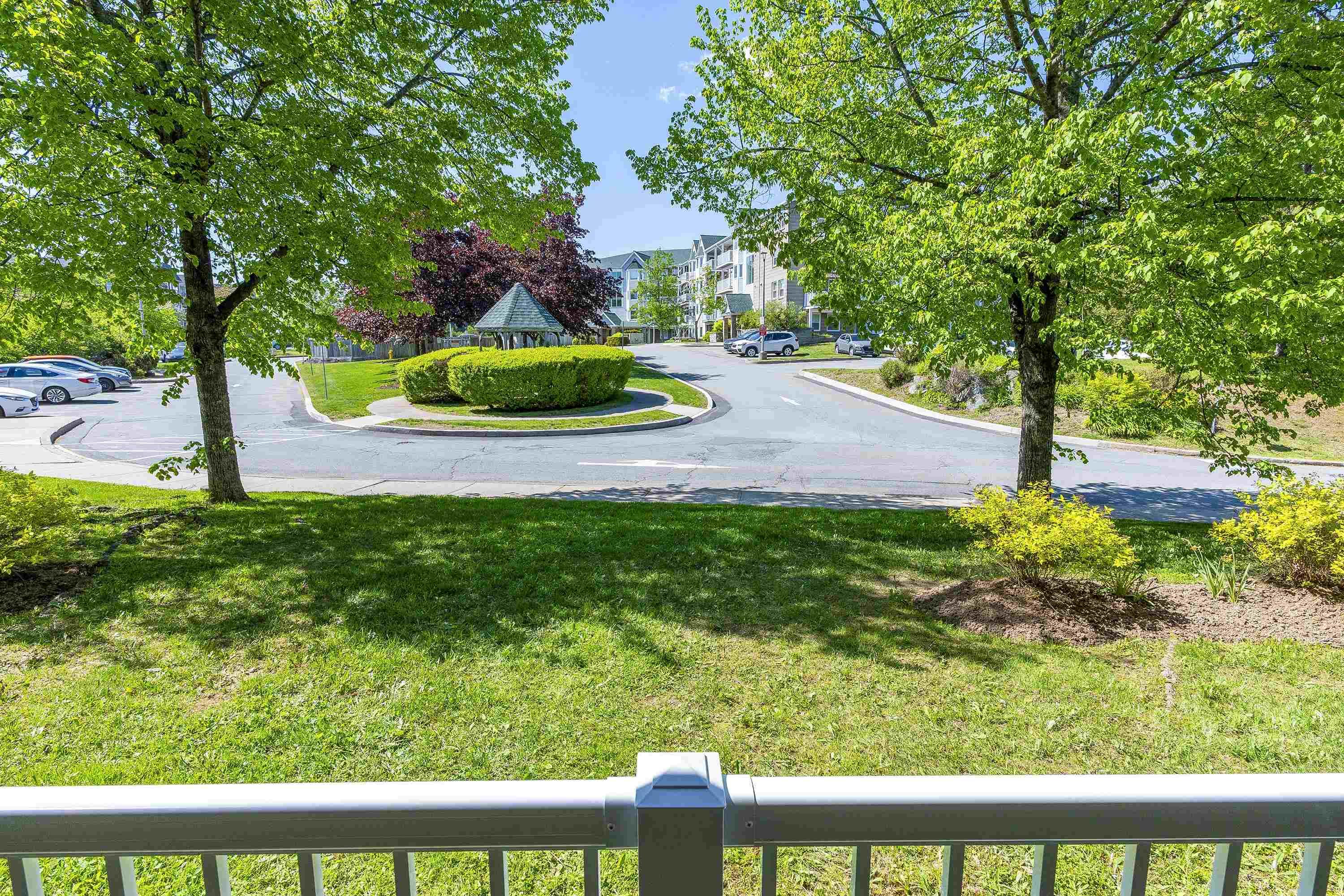 $339,900.00: 209 83 Kearney Lake Road, Halifax