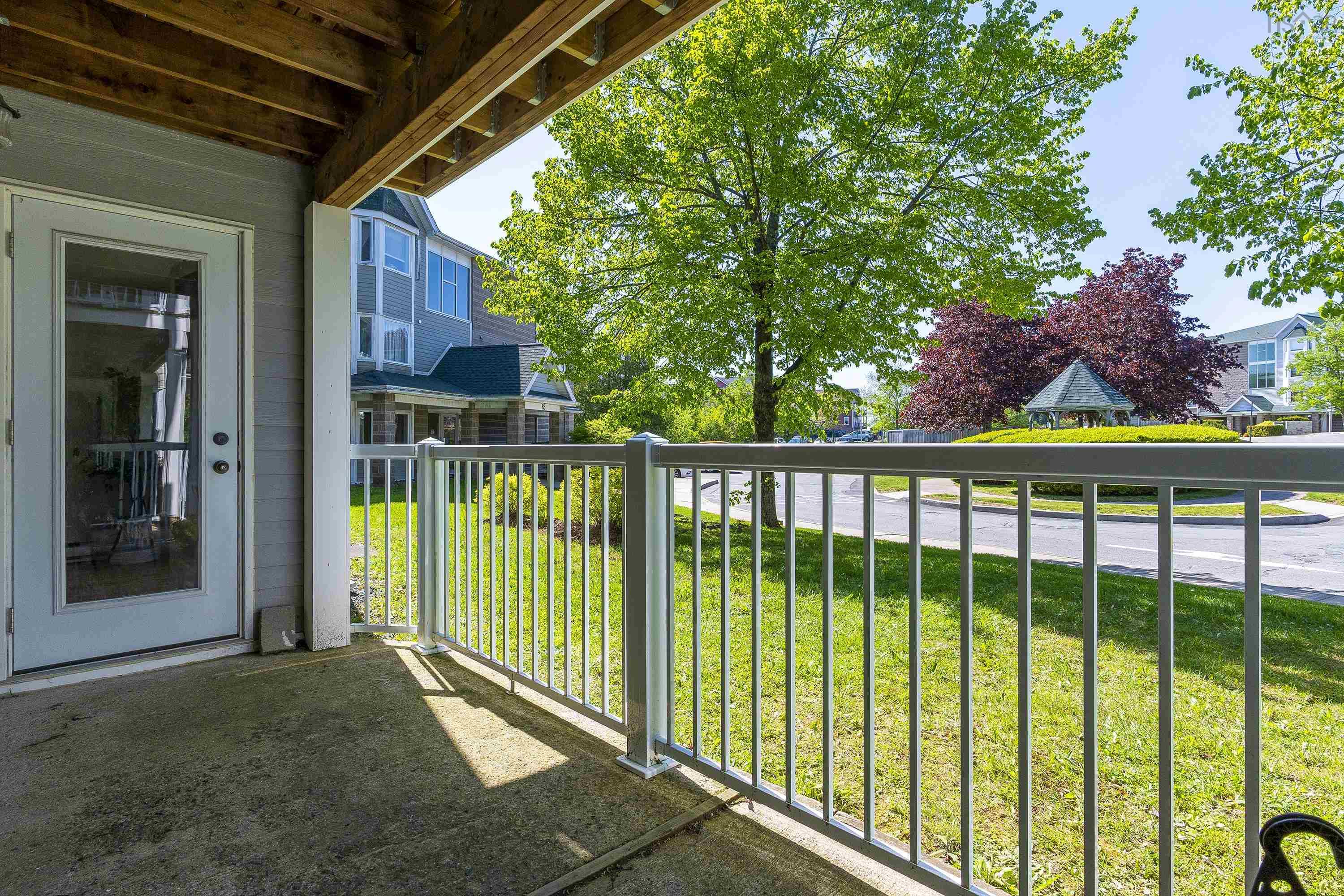$339,900.00: 209 83 Kearney Lake Road, Halifax