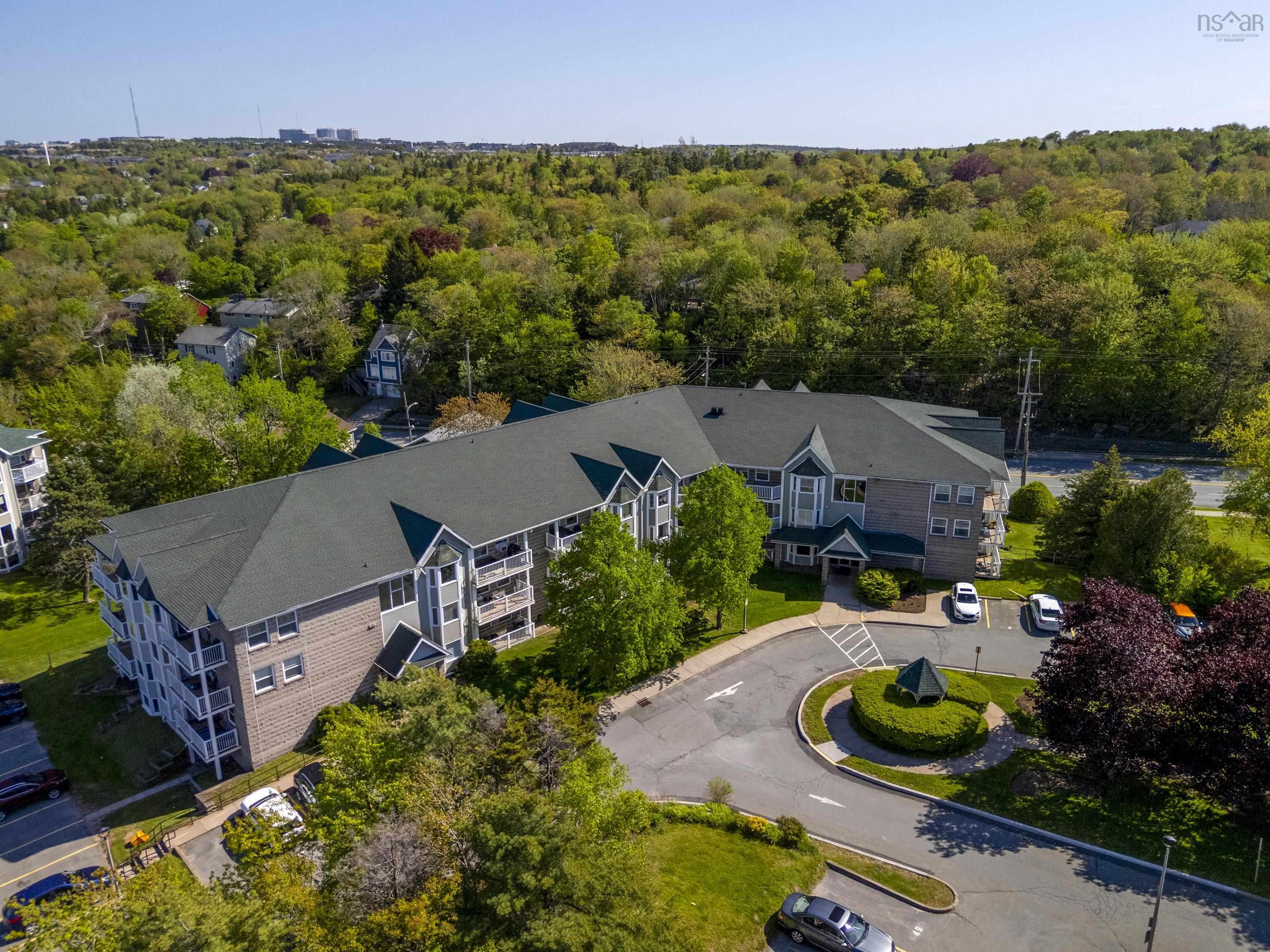 $339,900.00: 209 83 Kearney Lake Road, Halifax