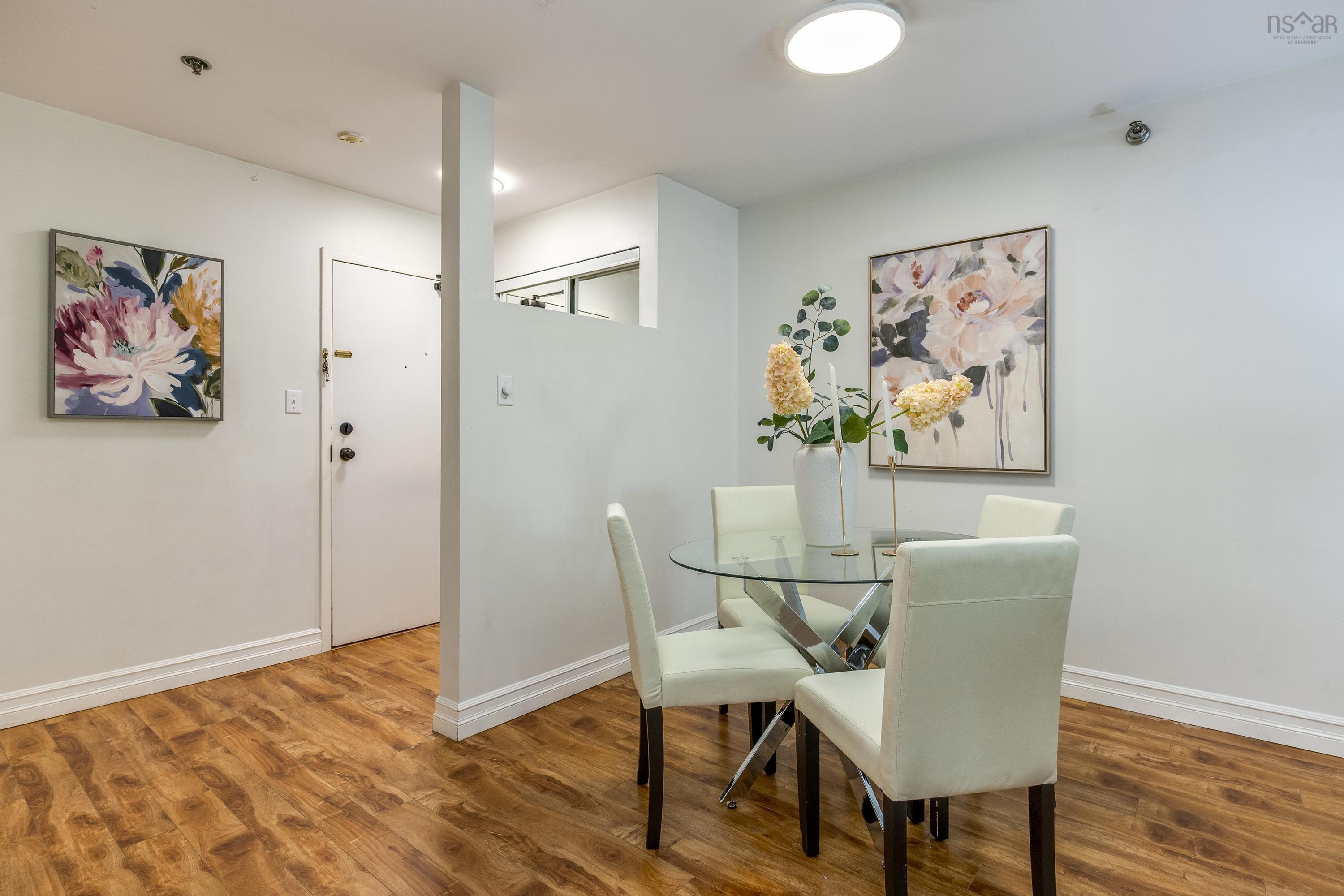 $339,900.00: 209 83 Kearney Lake Road, Halifax