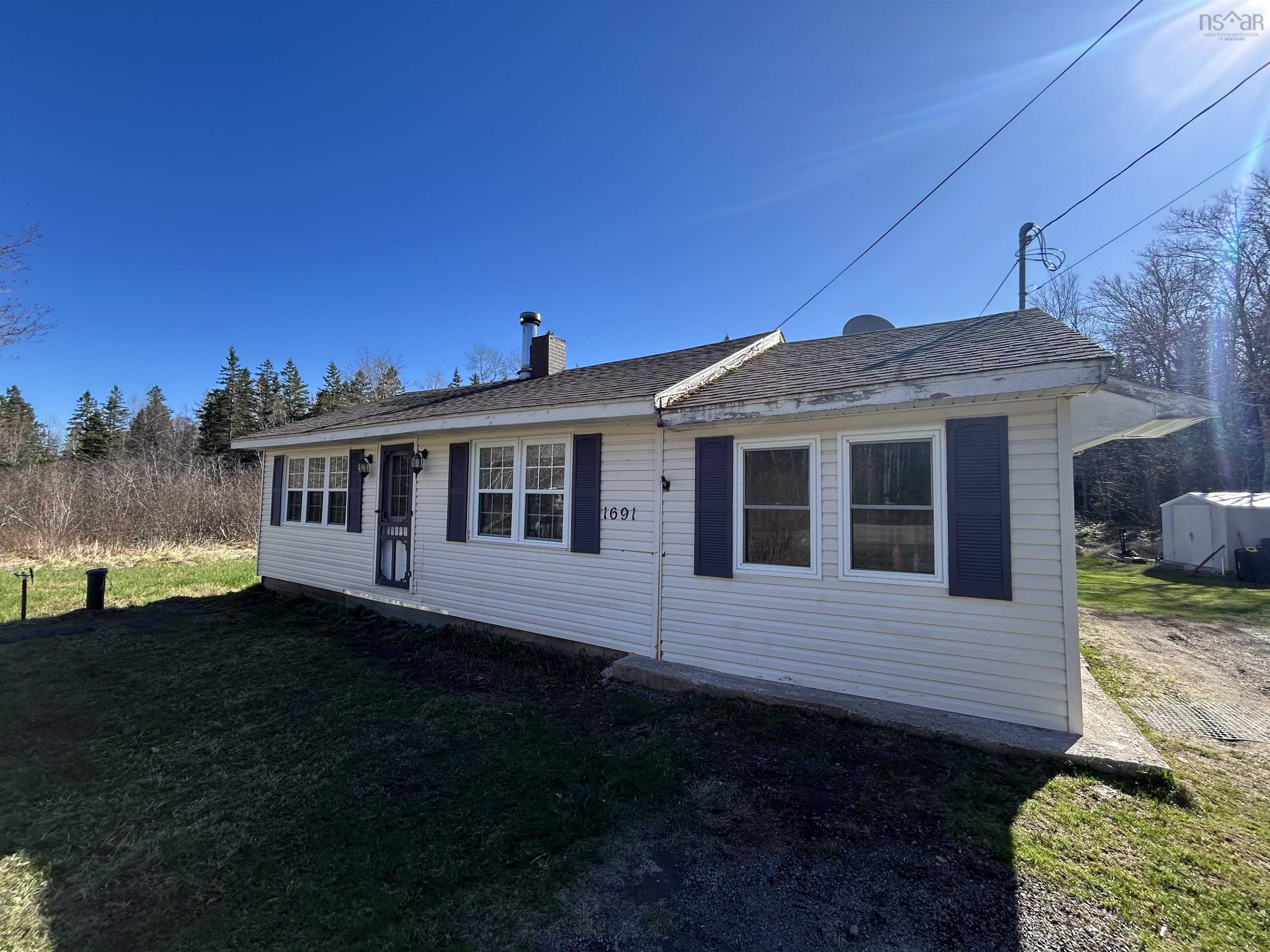 $274,900.00: 1691 Greenfield Road, Greenfield