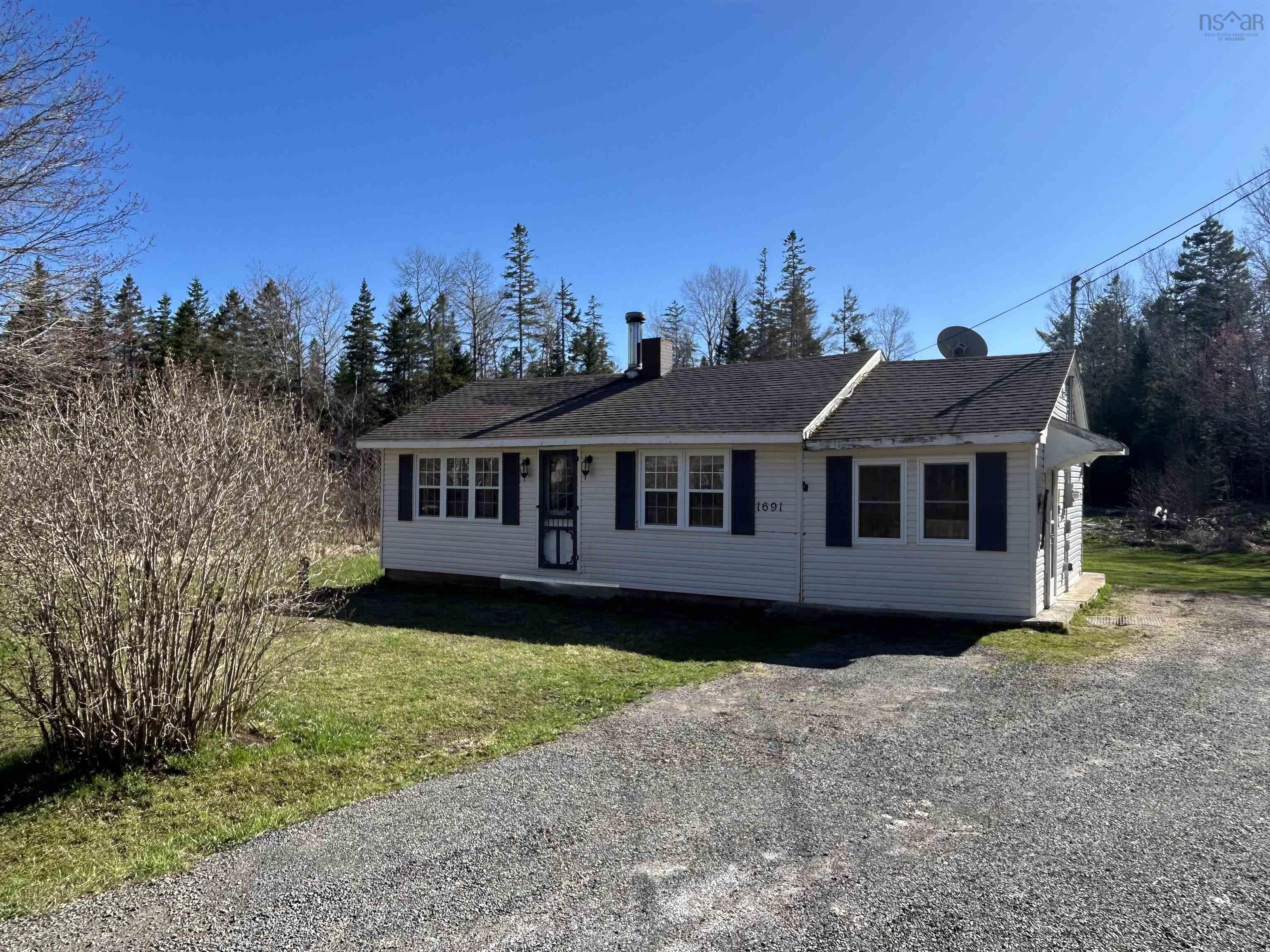 $274,900.00: 1691 Greenfield Road, Greenfield