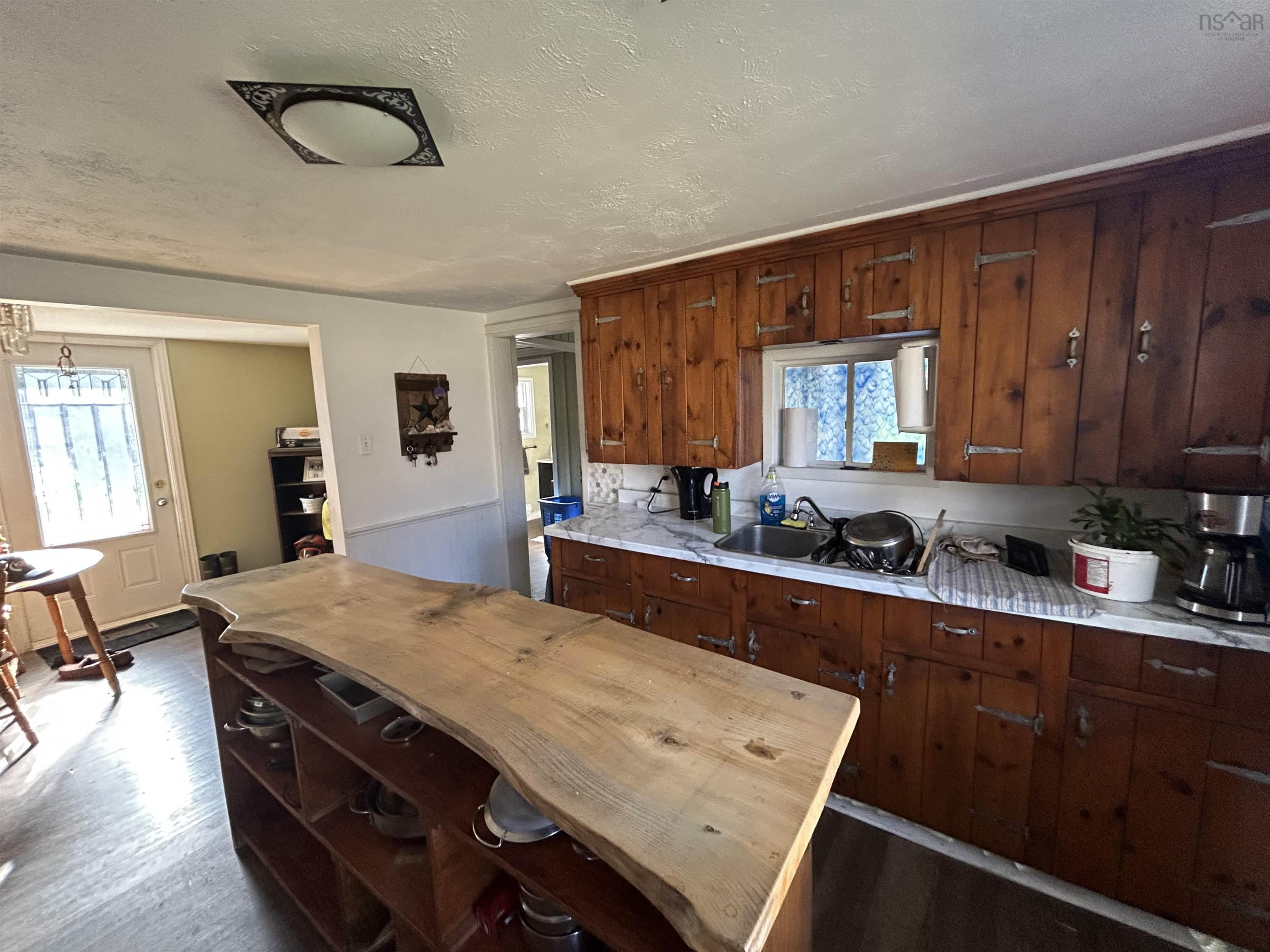 $274,900.00: 1691 Greenfield Road, Greenfield