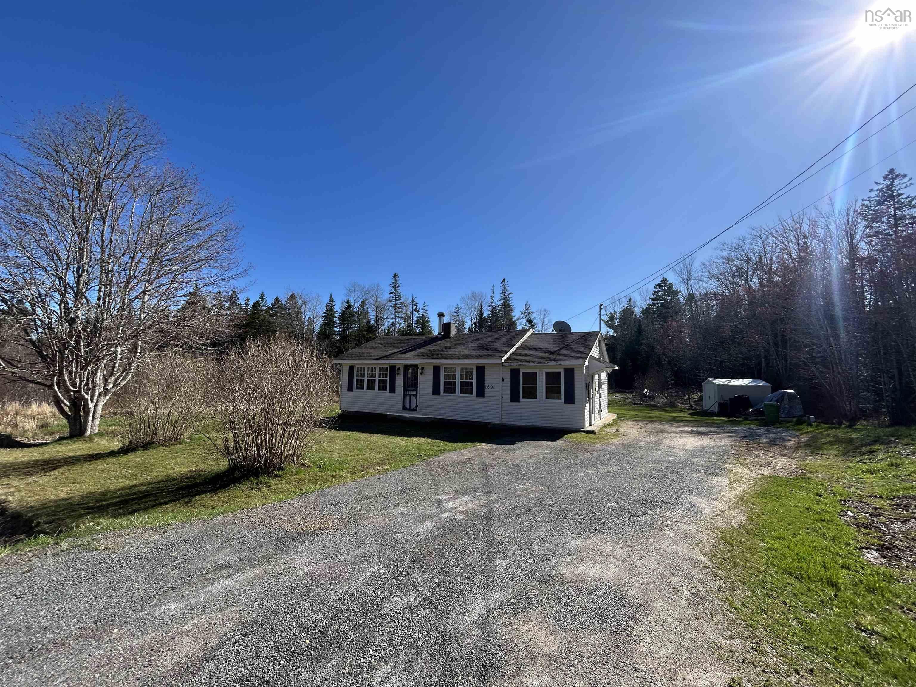 $274,900.00: 1691 Greenfield Road, Greenfield