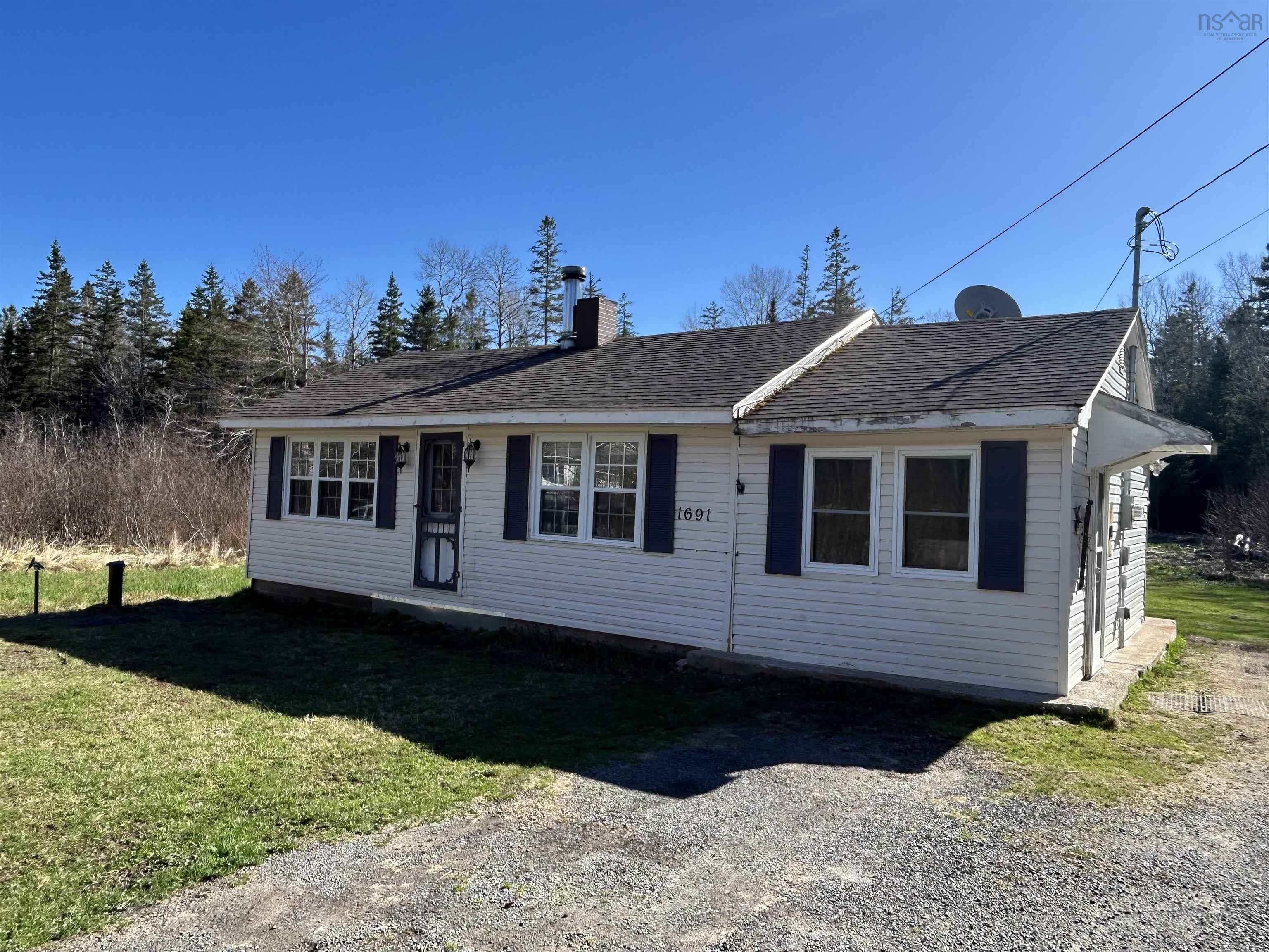 $274,900.00: 1691 Greenfield Road, Greenfield