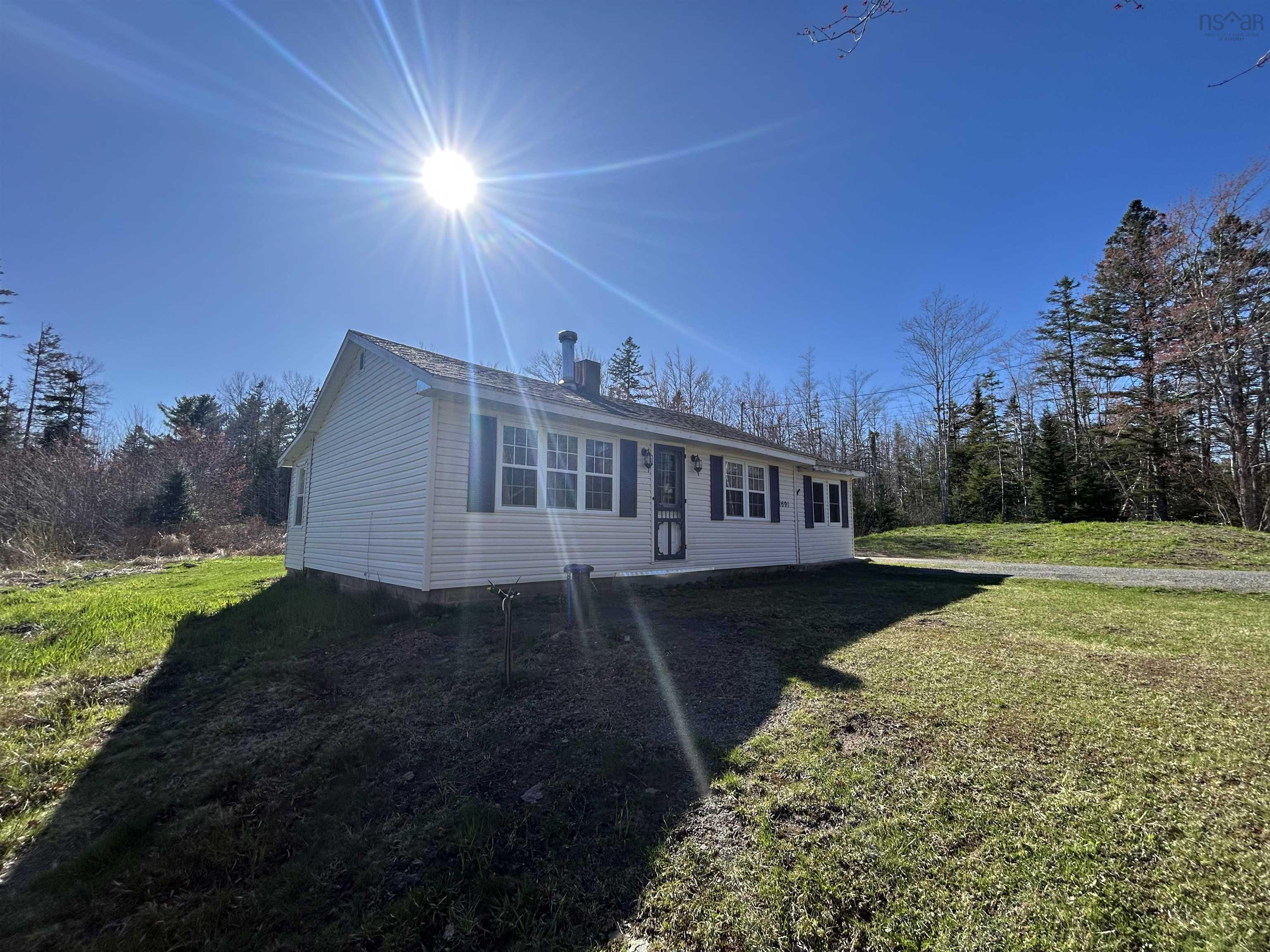 $274,900.00: 1691 Greenfield Road, Greenfield