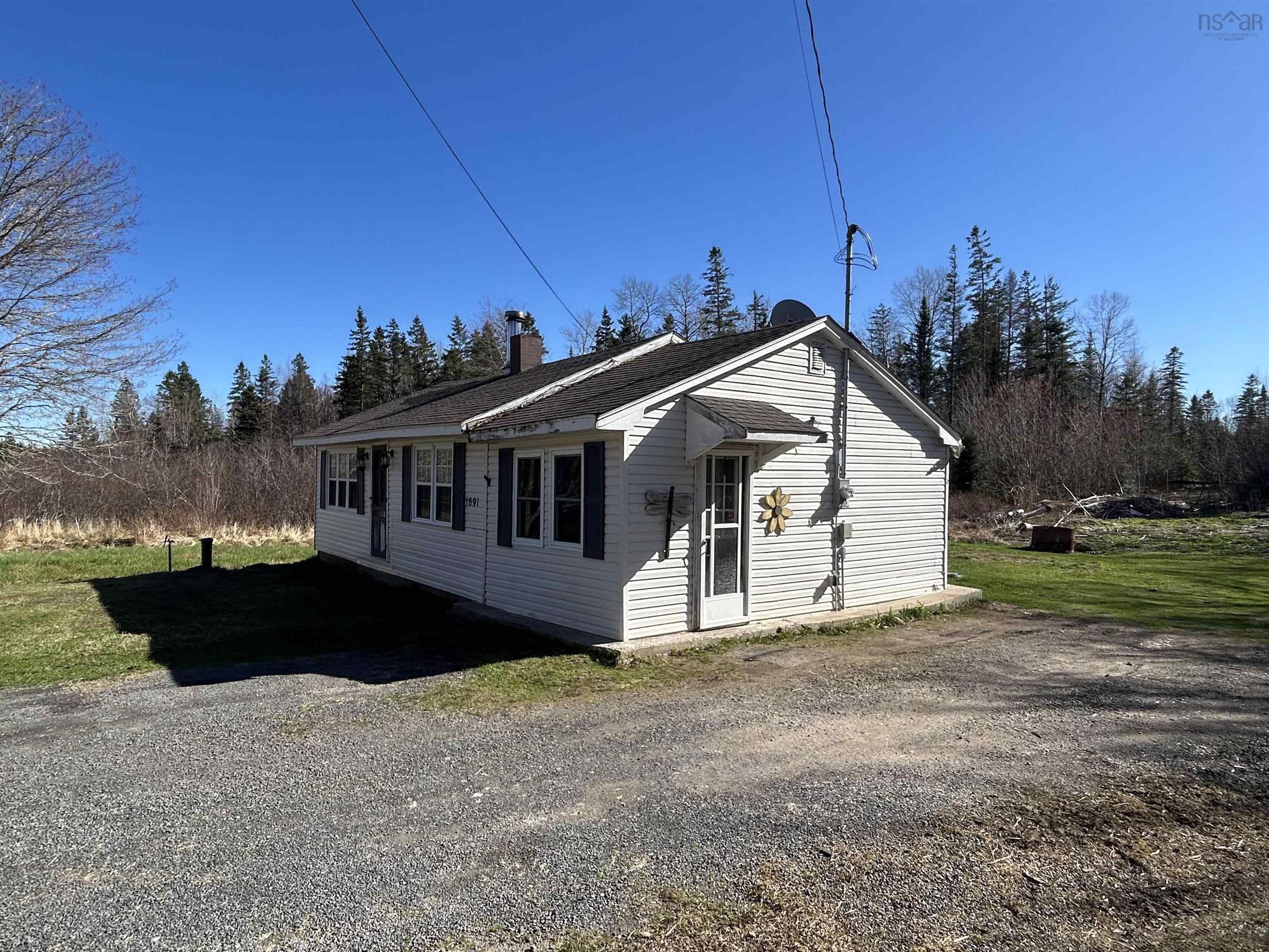 $274,900.00: 1691 Greenfield Road, Greenfield
