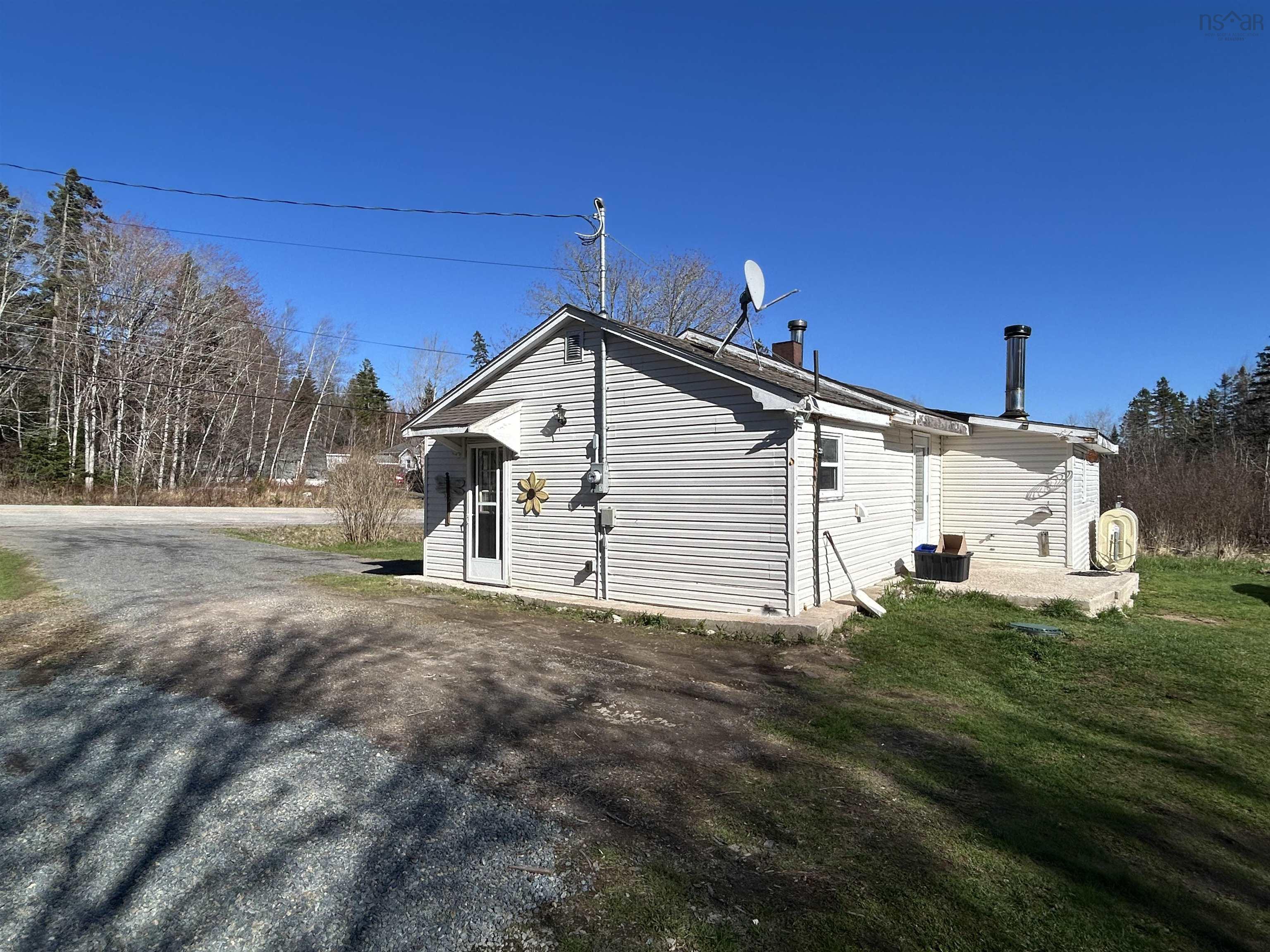 $274,900.00: 1691 Greenfield Road, Greenfield