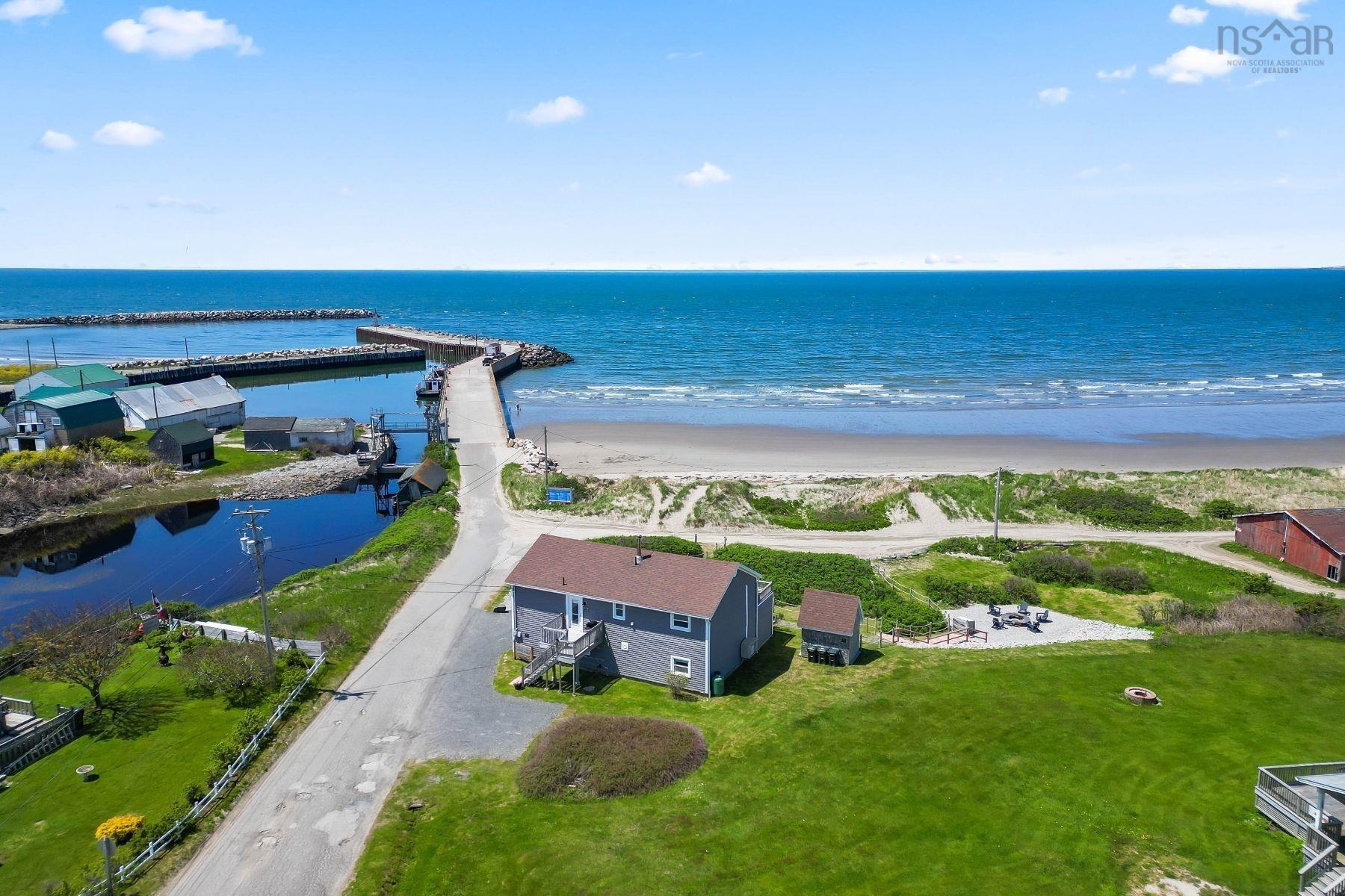$799,900.00: 3291 Main Shore Road, Port Maitland