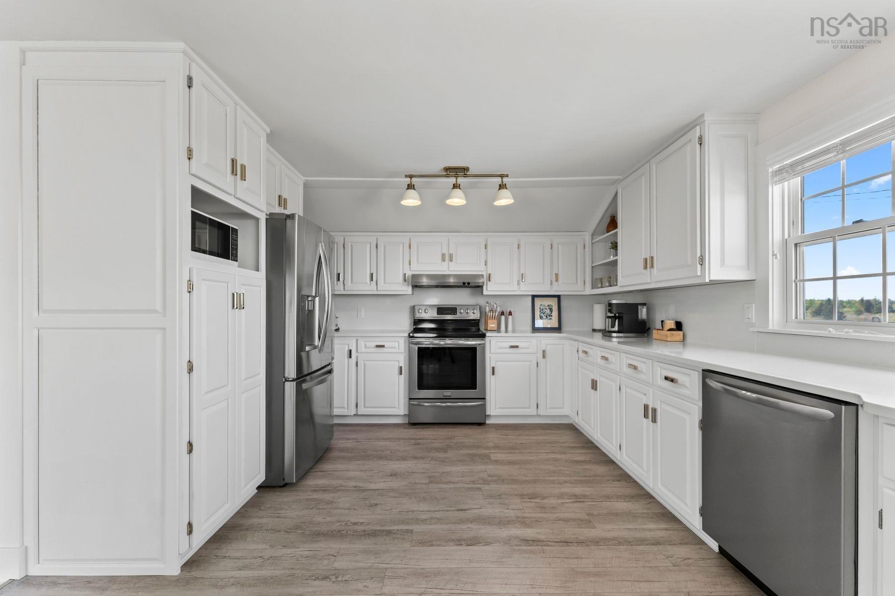 $799,900.00: 3291 Main Shore Road, Port Maitland