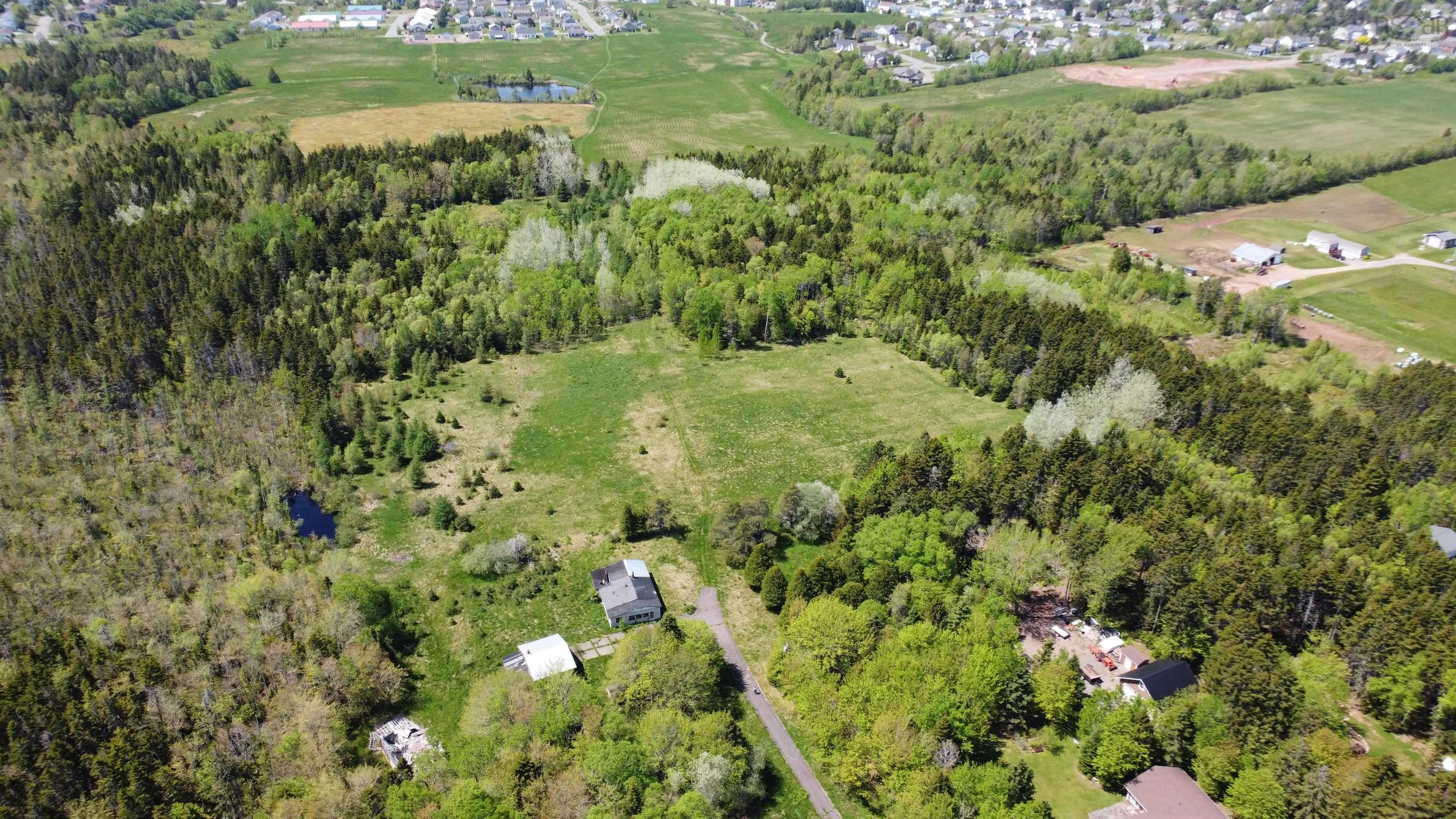 $349,900.00: 186 Fox Ranch Road, East Amherst