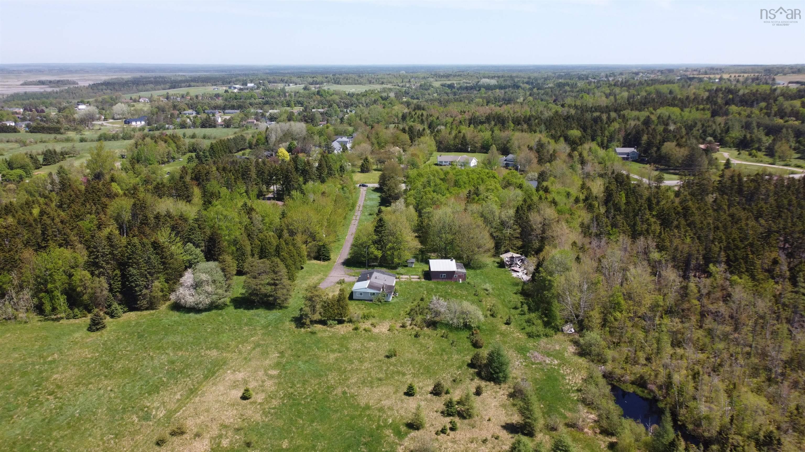 $349,900.00: 186 Fox Ranch Road, East Amherst