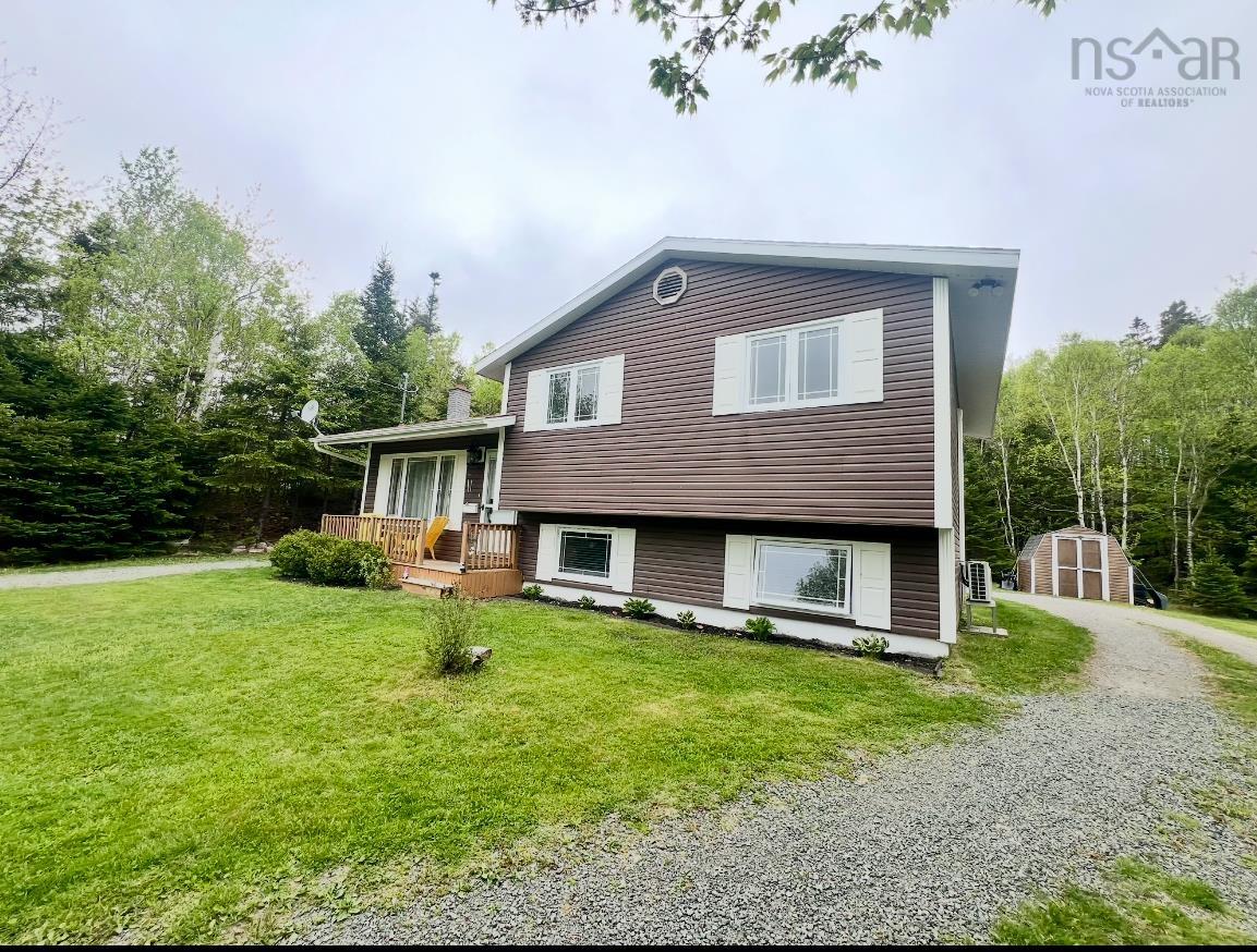 $379,900.00: 207 Erin Leah Drive, Howie Centre