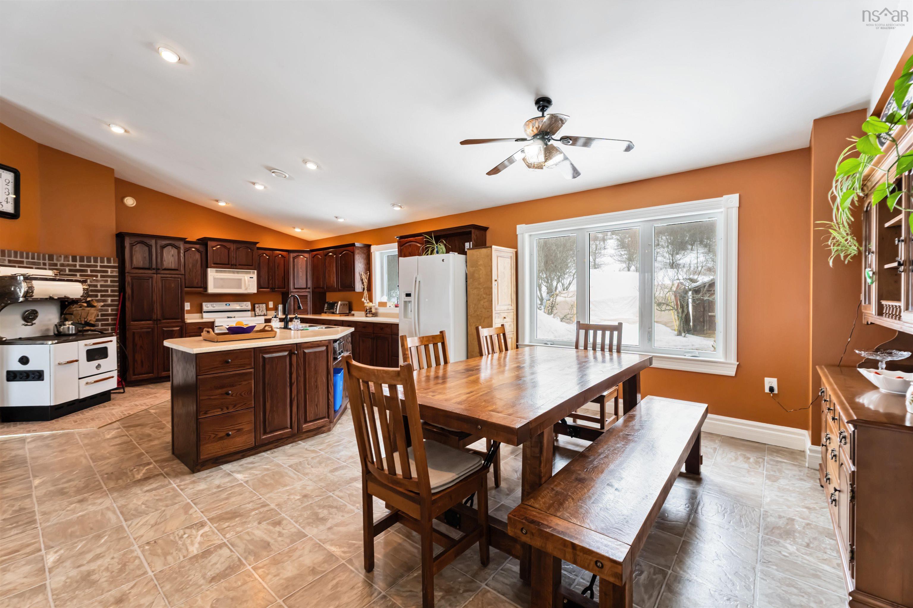 $759,900.00: 2135 Highway 221, Dempseys Corner