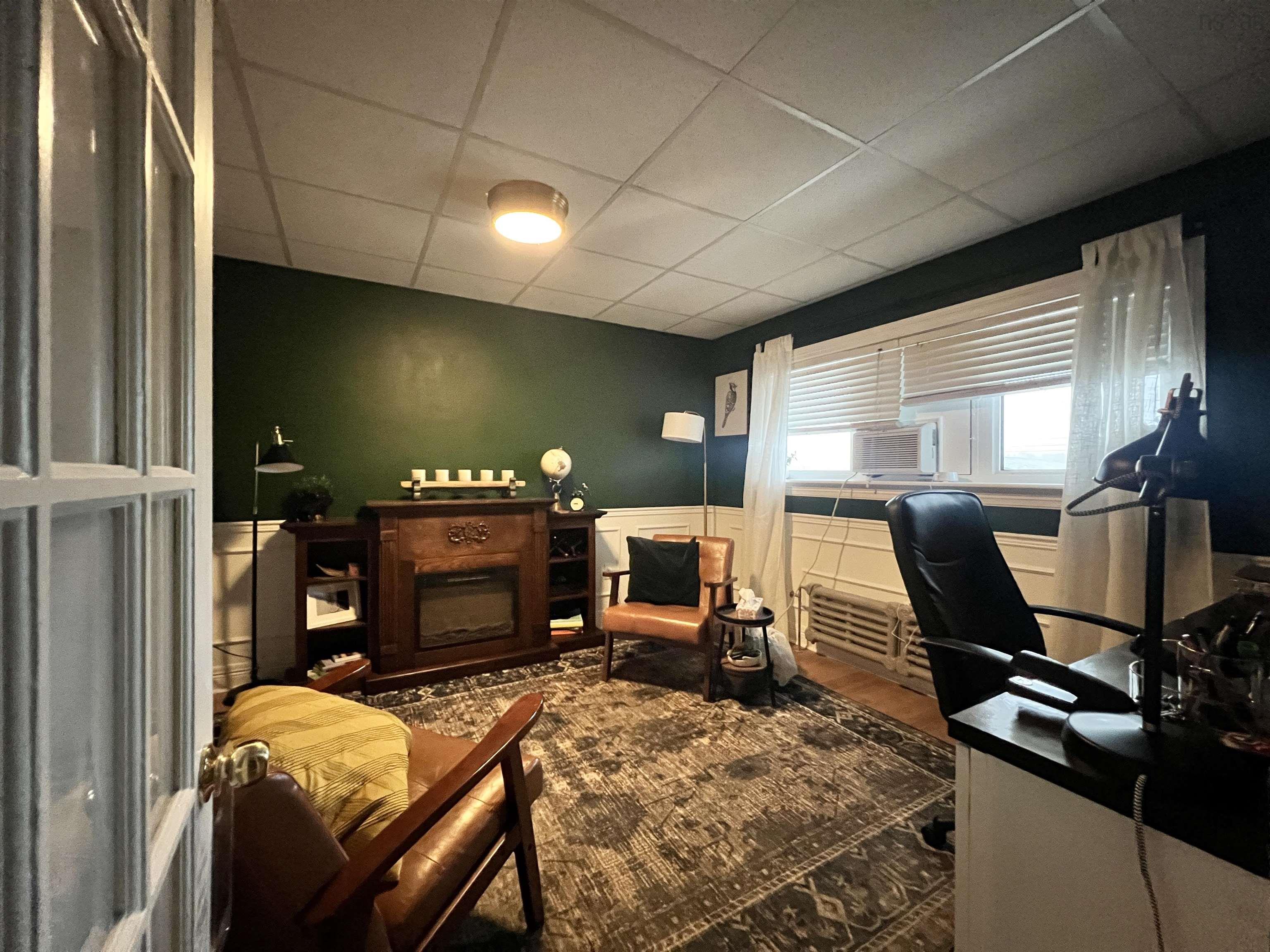 $25.00: 281 SACKVILLE Drive, Sackville