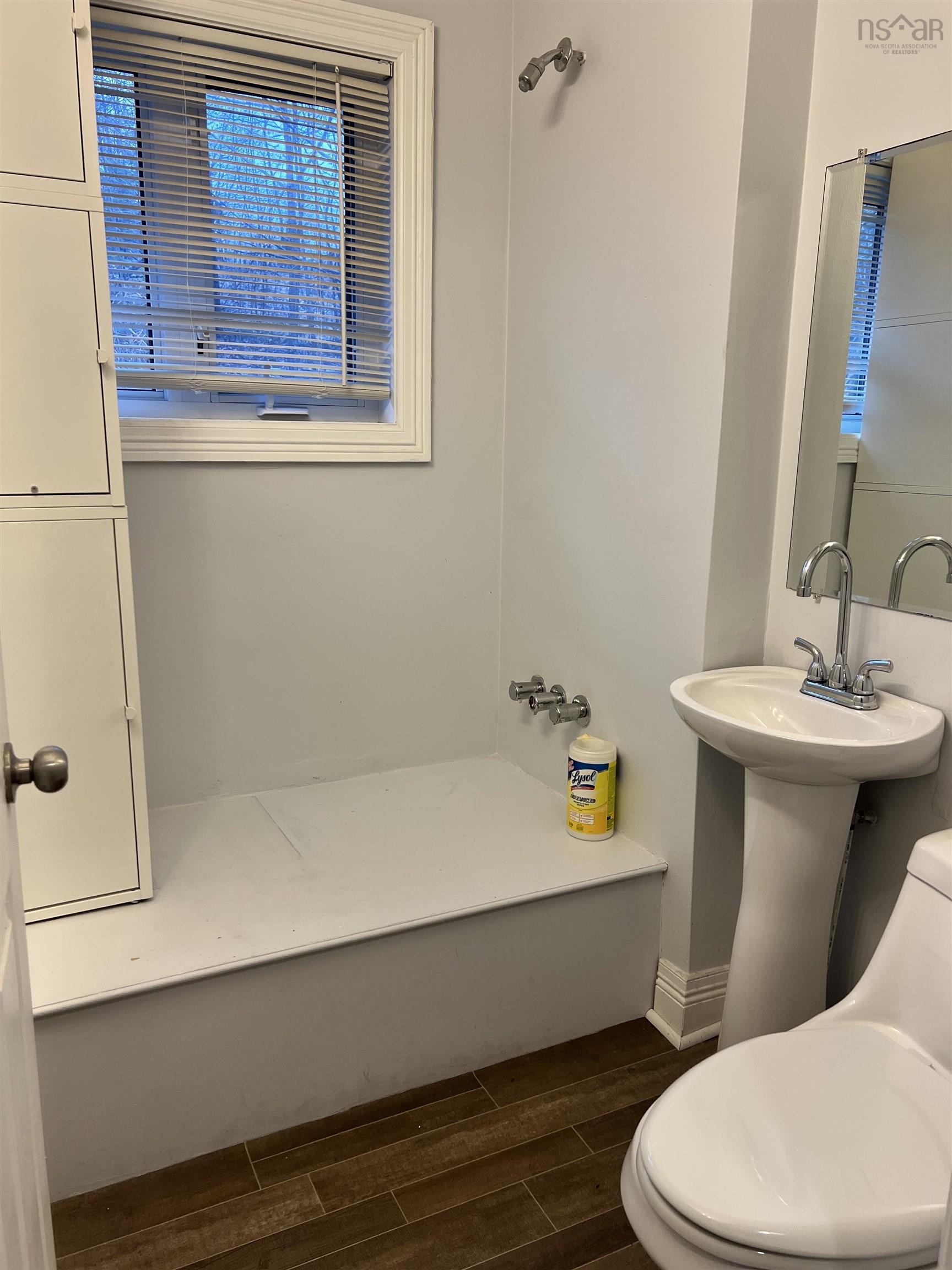 $25.00: 281 SACKVILLE Drive, Sackville