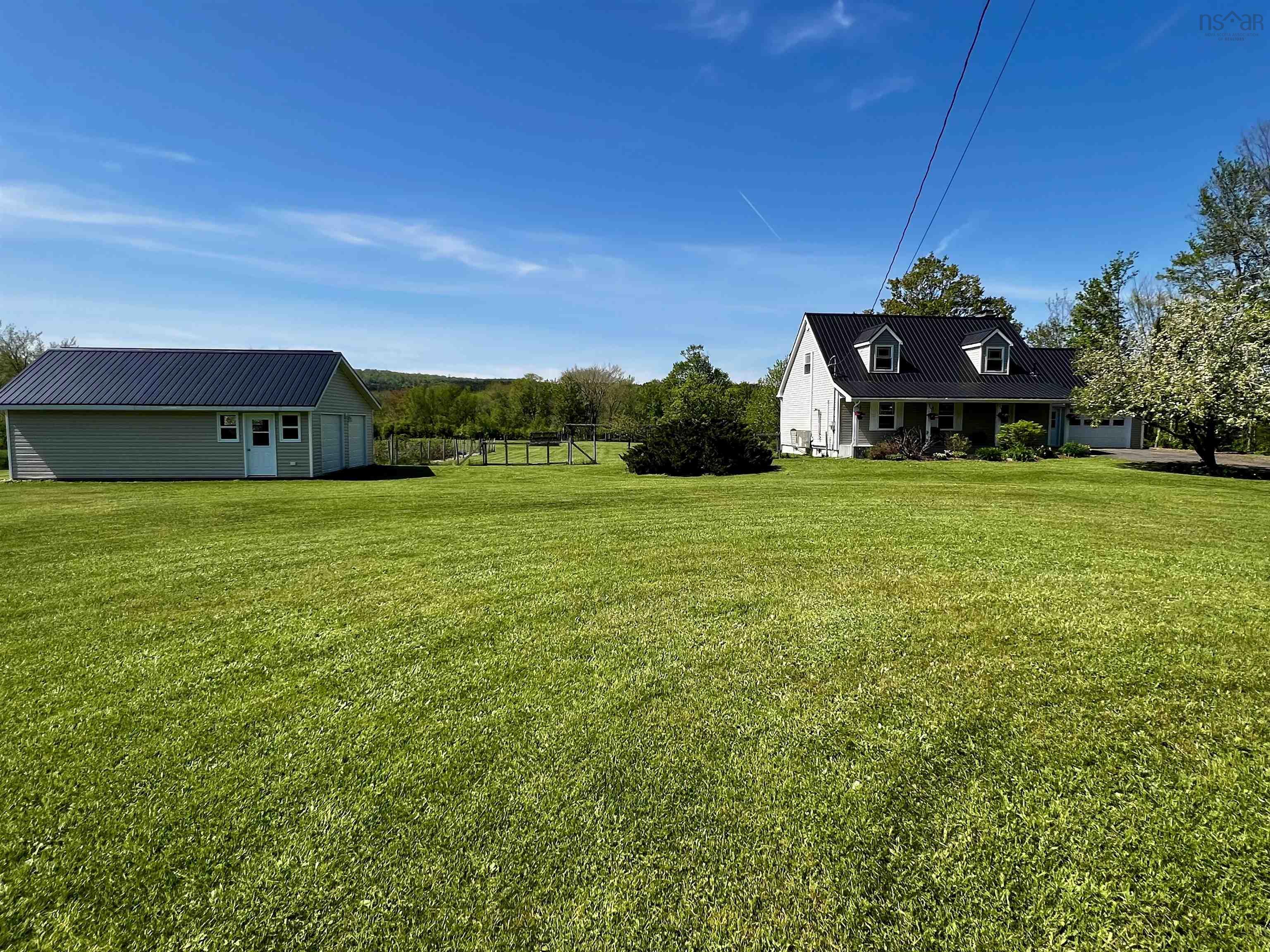 $695,000.00: 951 East River East Side Road, Glencoe