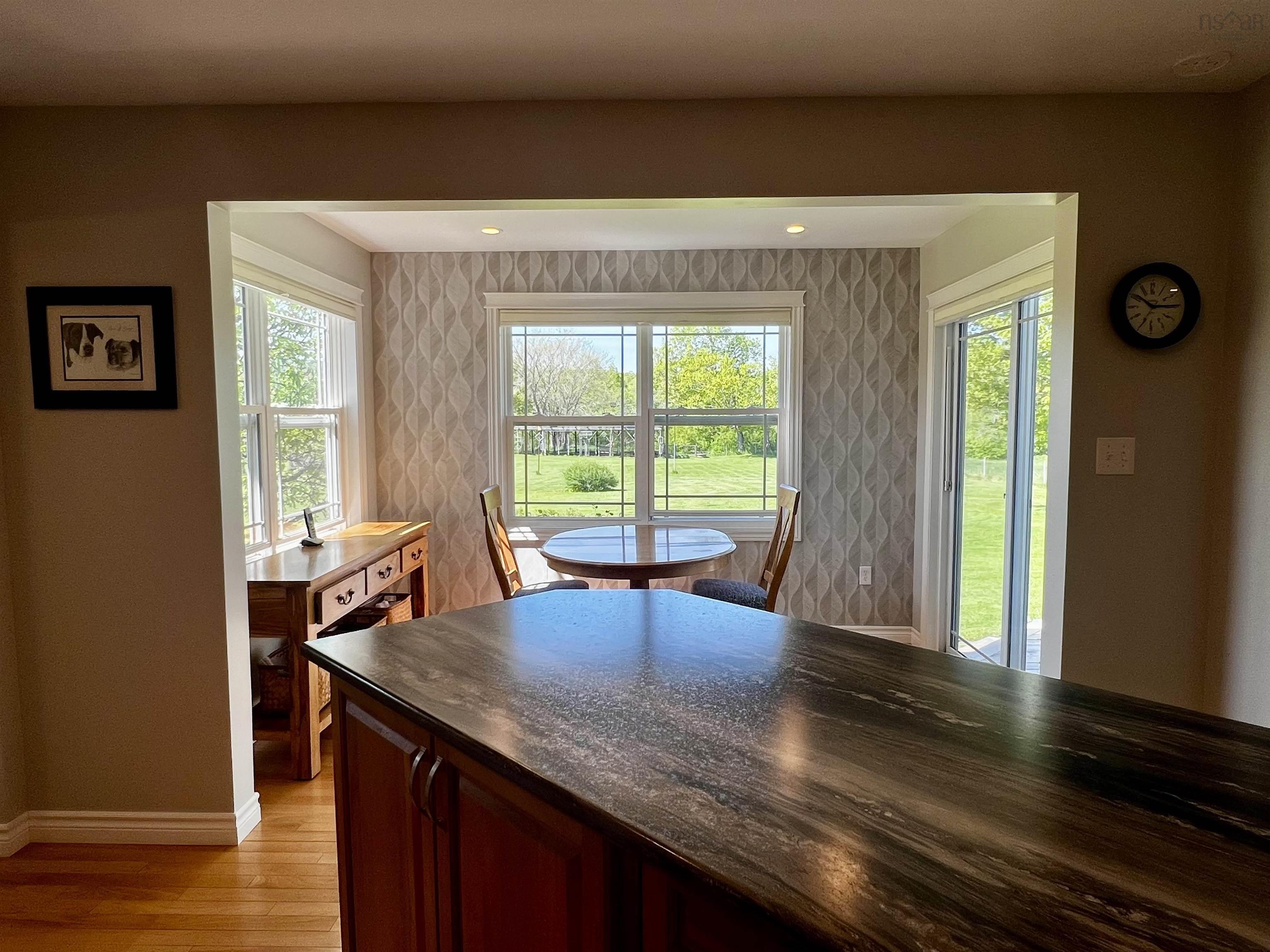$695,000.00: 951 East River East Side Road, Glencoe