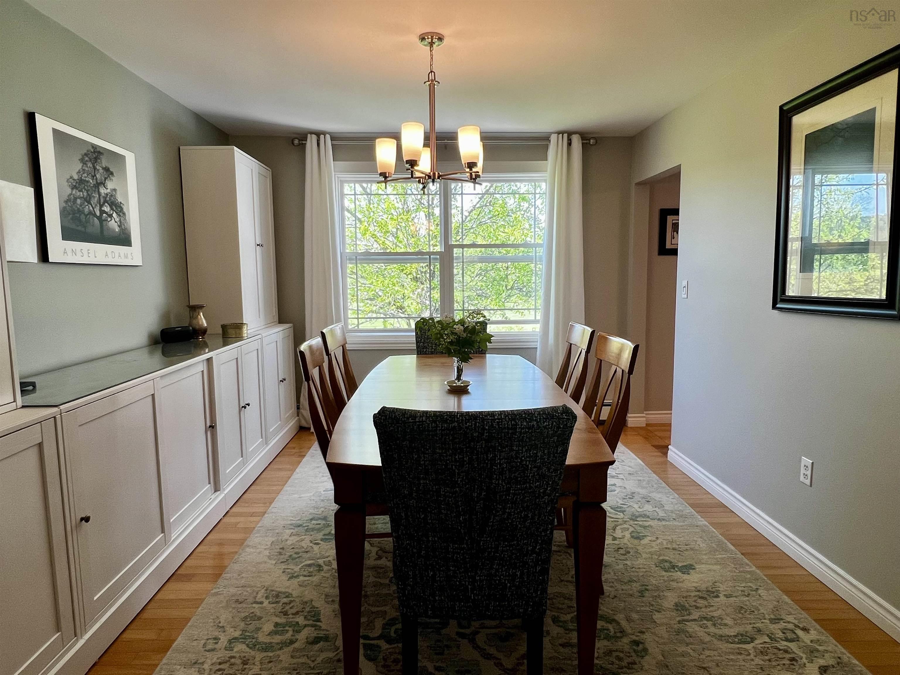 $695,000.00: 951 East River East Side Road, Glencoe