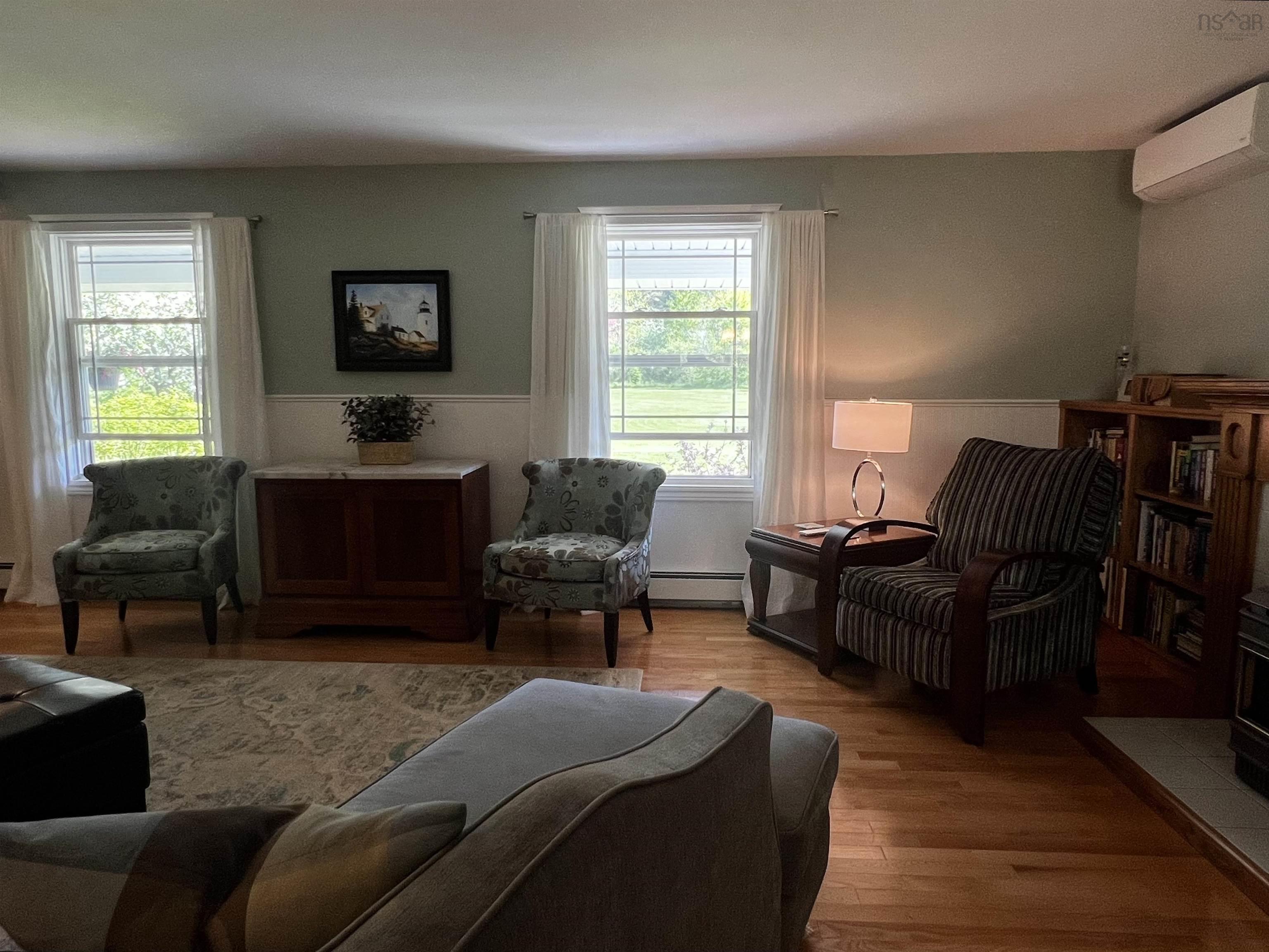 $695,000.00: 951 East River East Side Road, Glencoe