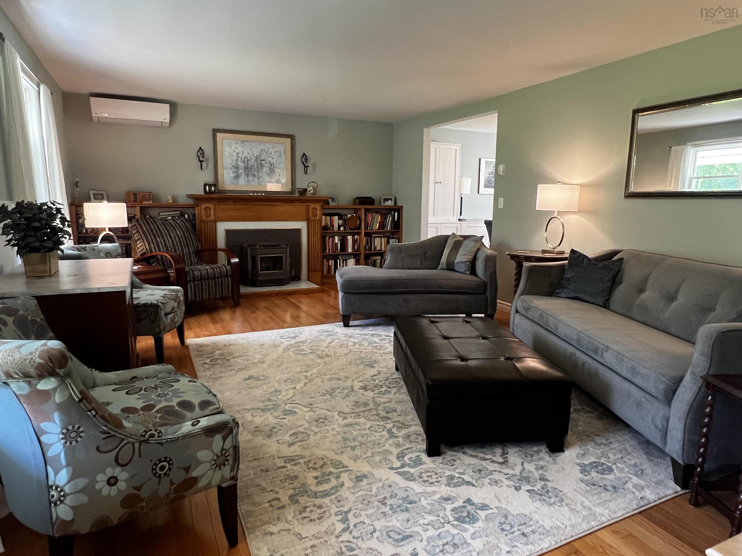 $695,000.00: 951 East River East Side Road, Glencoe