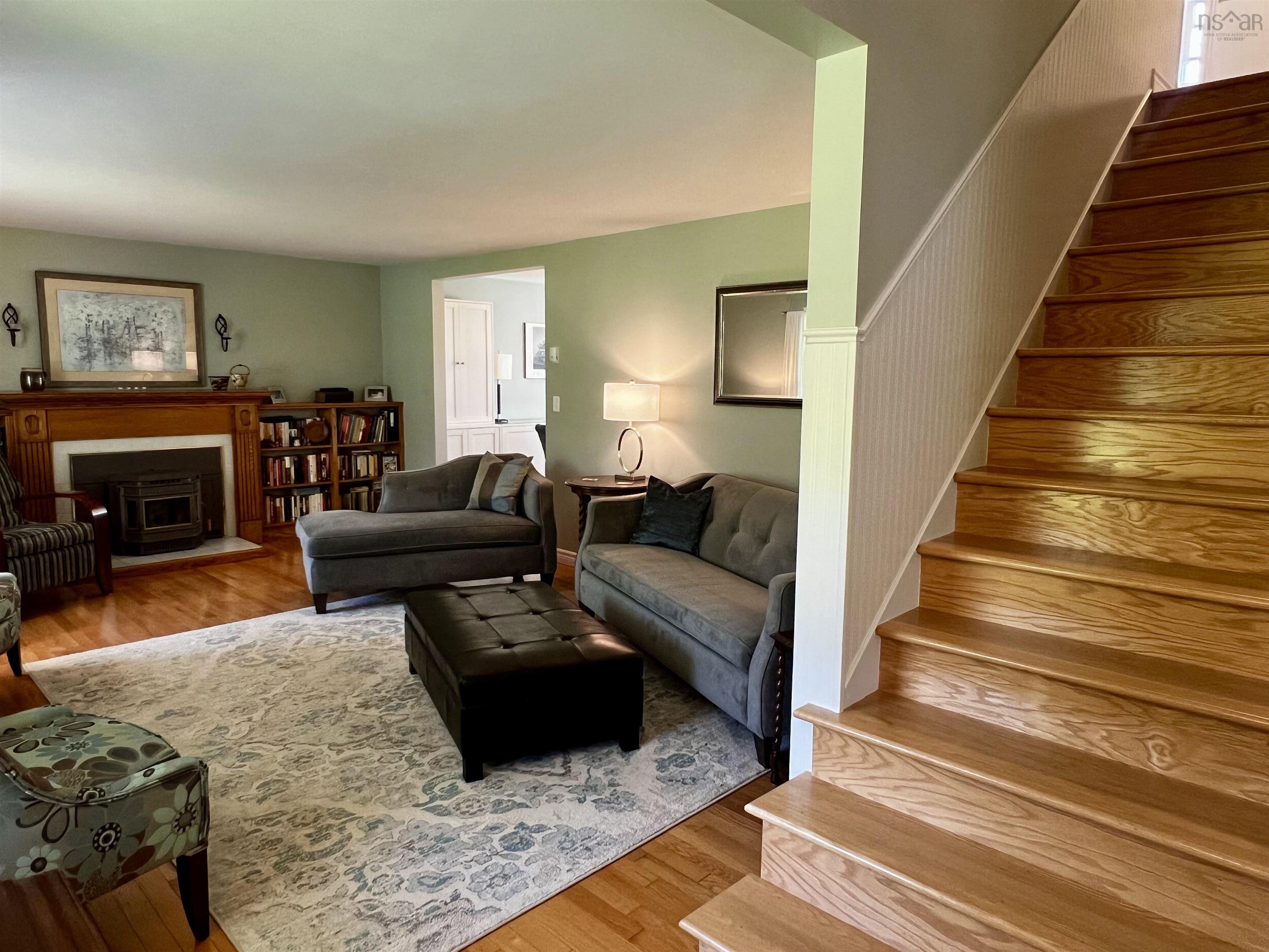 $695,000.00: 951 East River East Side Road, Glencoe