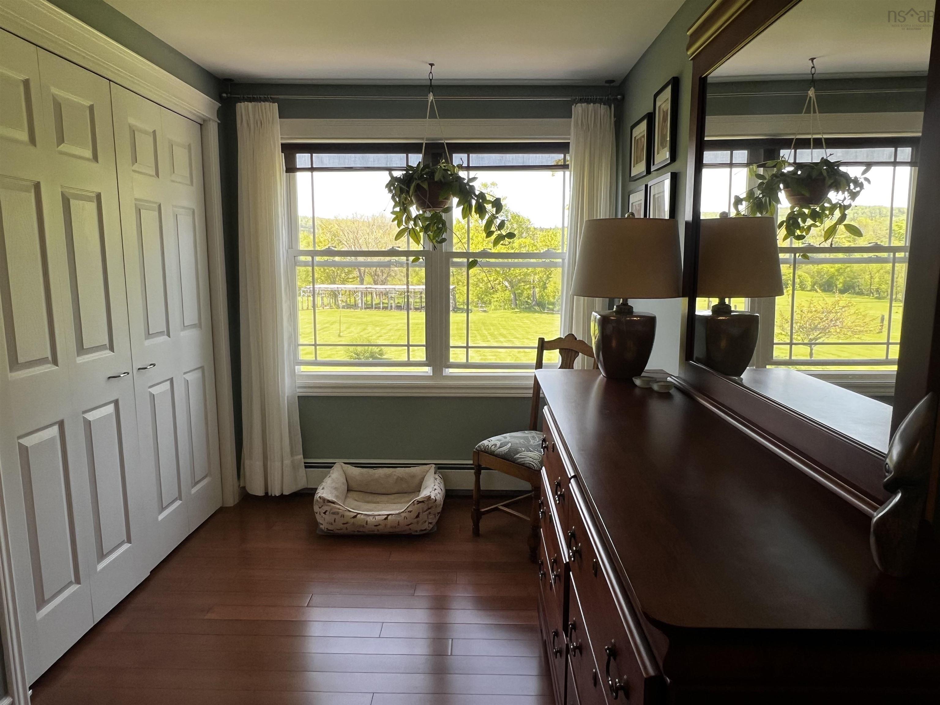 $695,000.00: 951 East River East Side Road, Glencoe