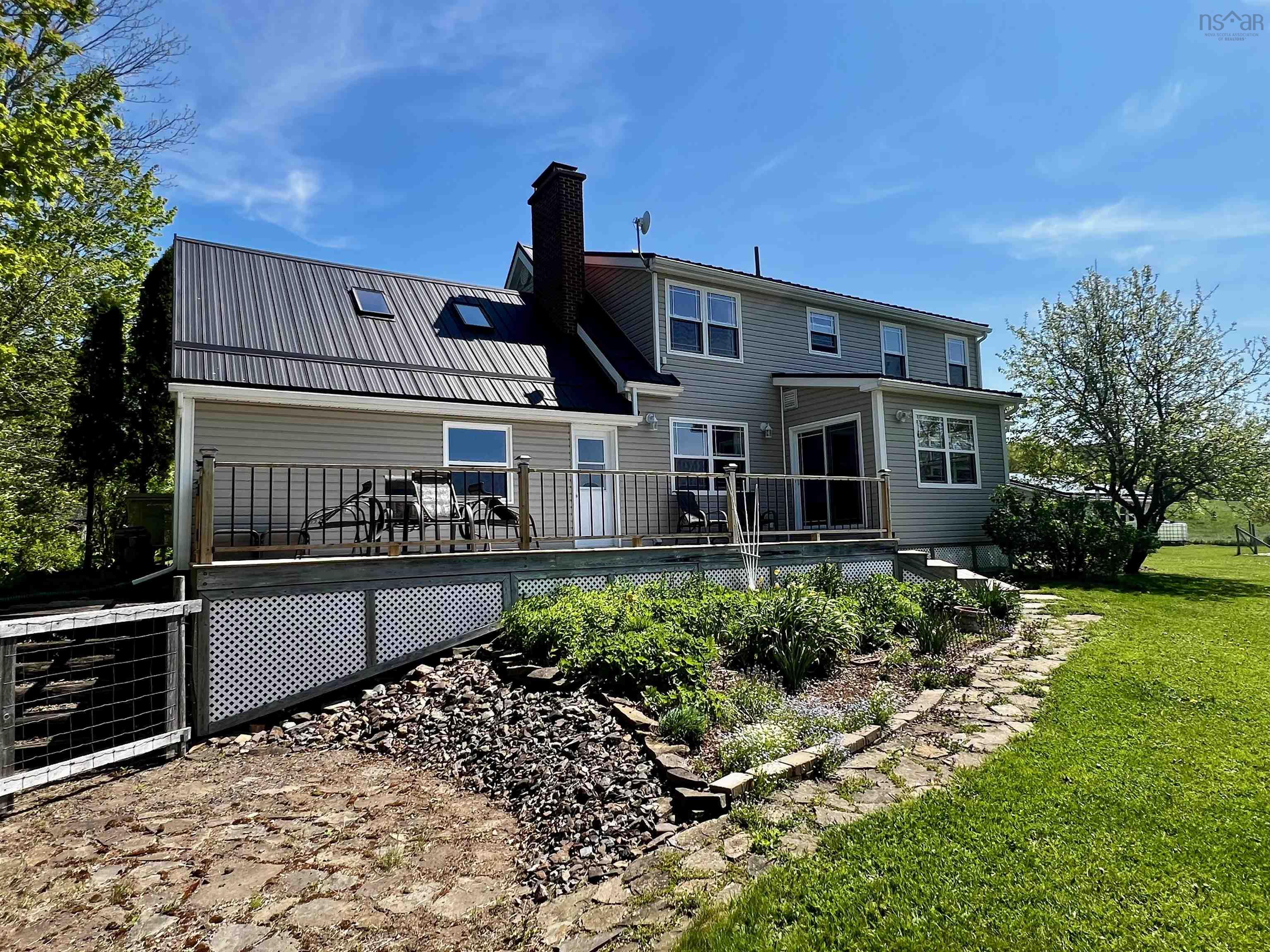 $695,000.00: 951 East River East Side Road, Glencoe