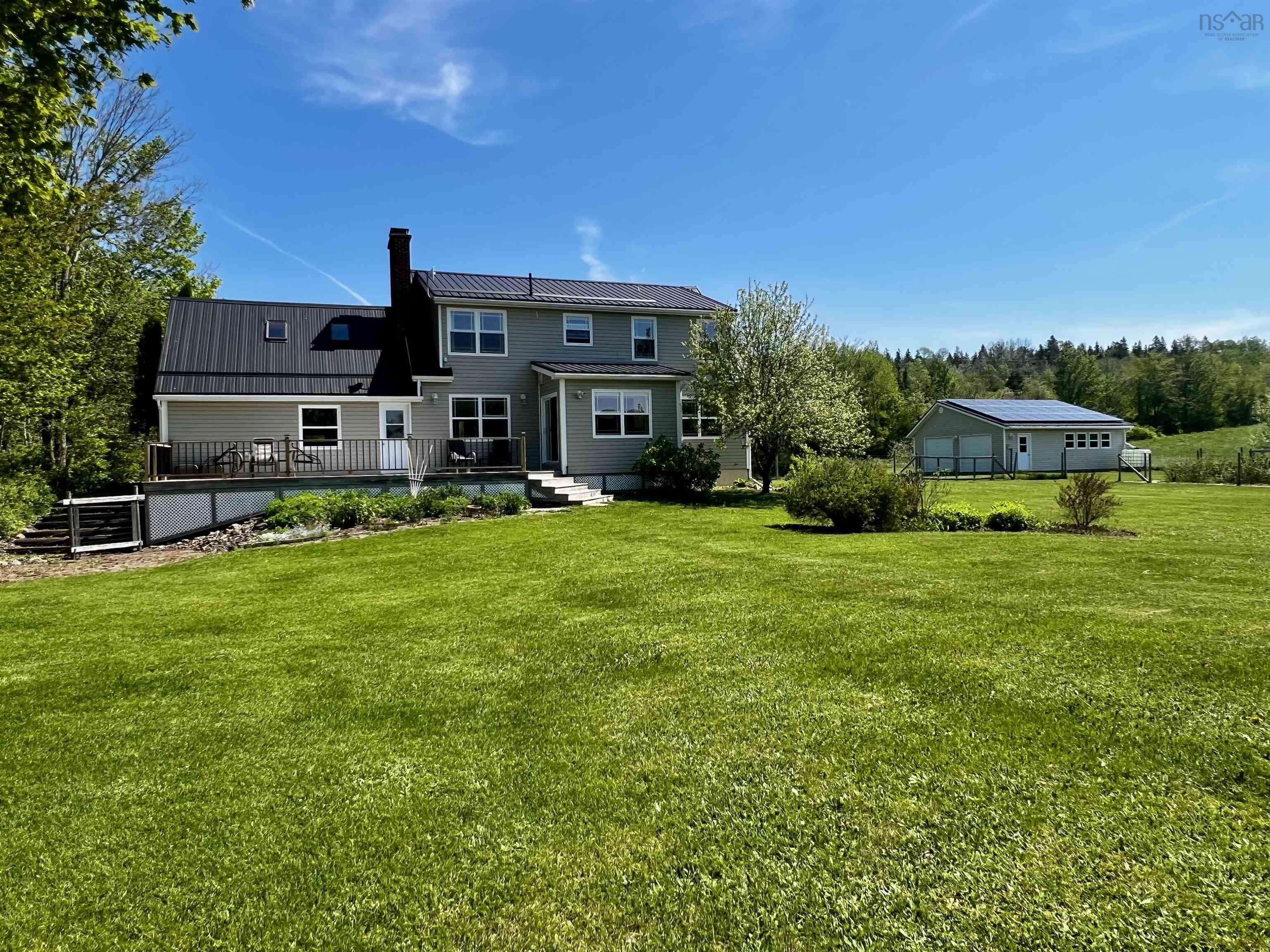 $695,000.00: 951 East River East Side Road, Glencoe