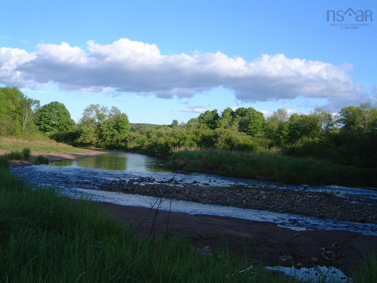 $695,000.00: 951 East River East Side Road, Glencoe