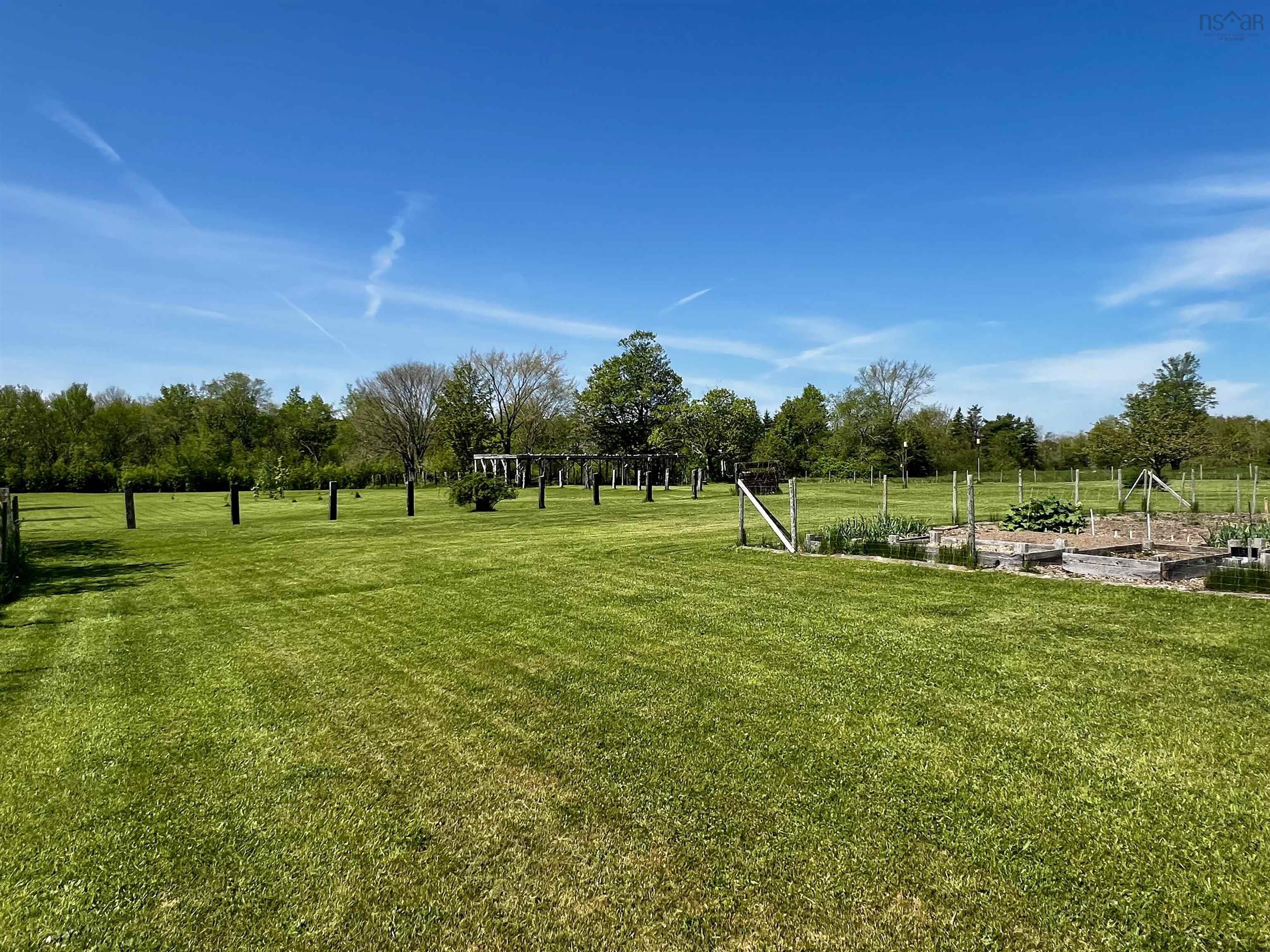 $695,000.00: 951 East River East Side Road, Glencoe