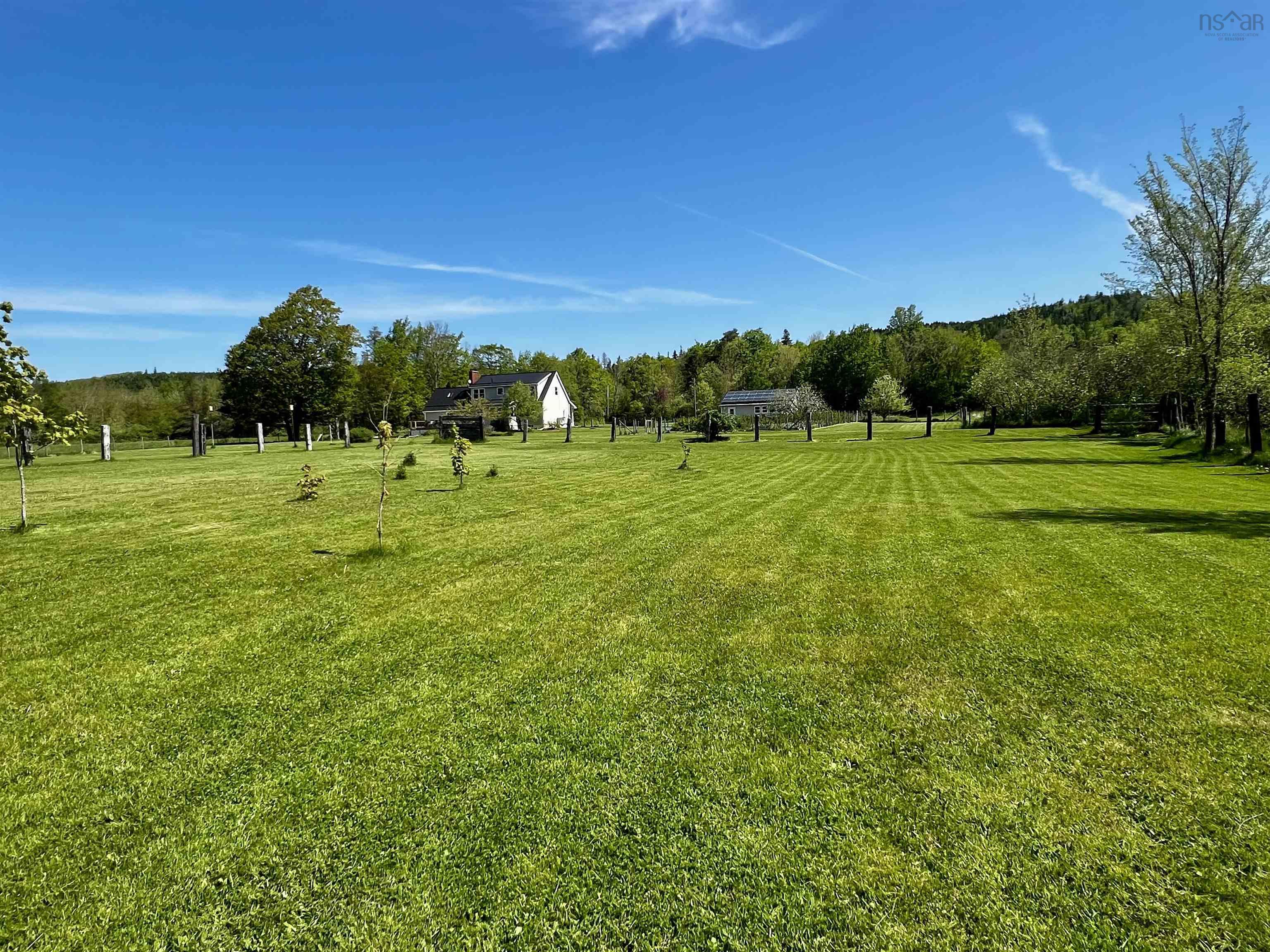 $695,000.00: 951 East River East Side Road, Glencoe