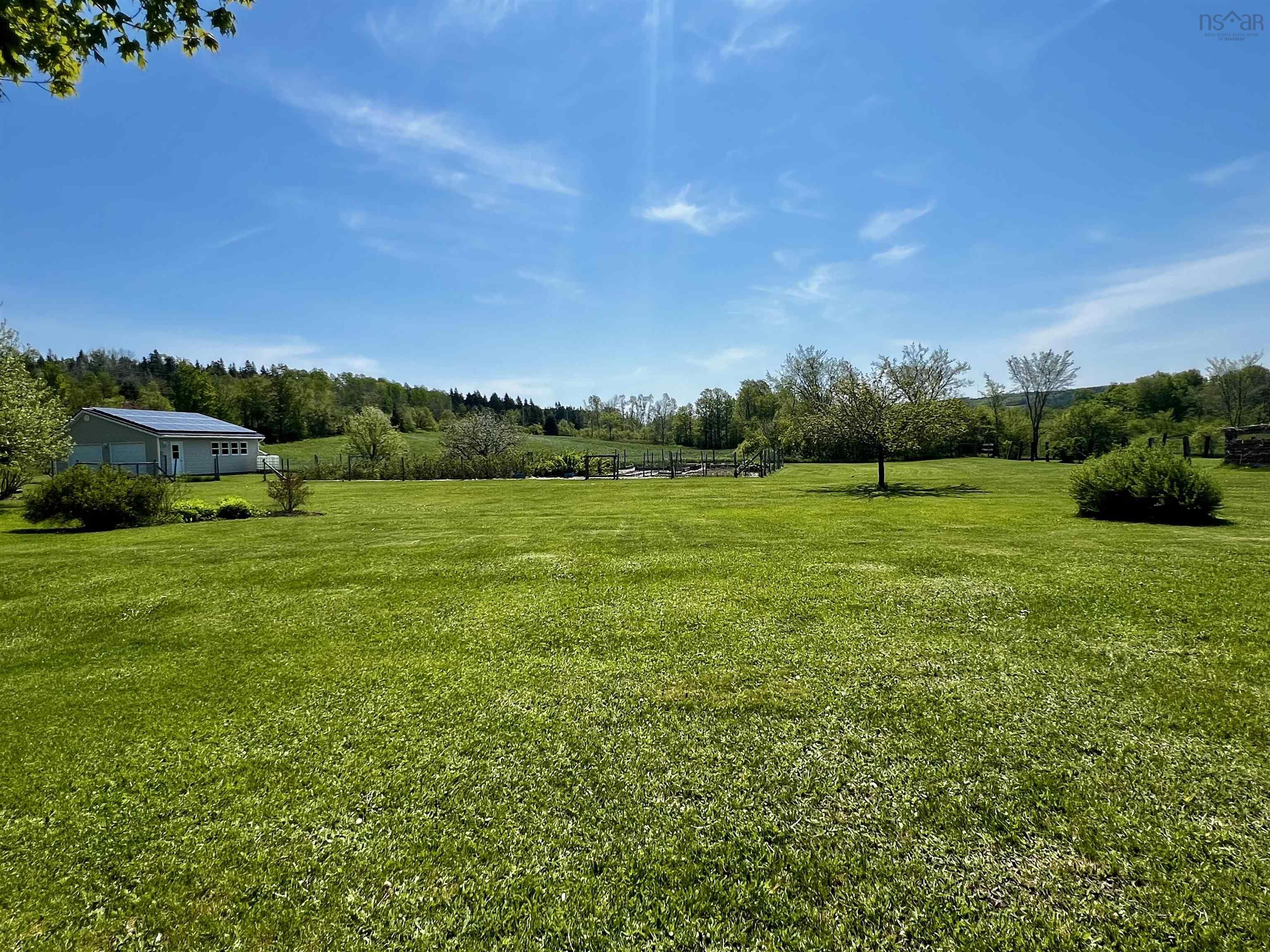 $695,000.00: 951 East River East Side Road, Glencoe