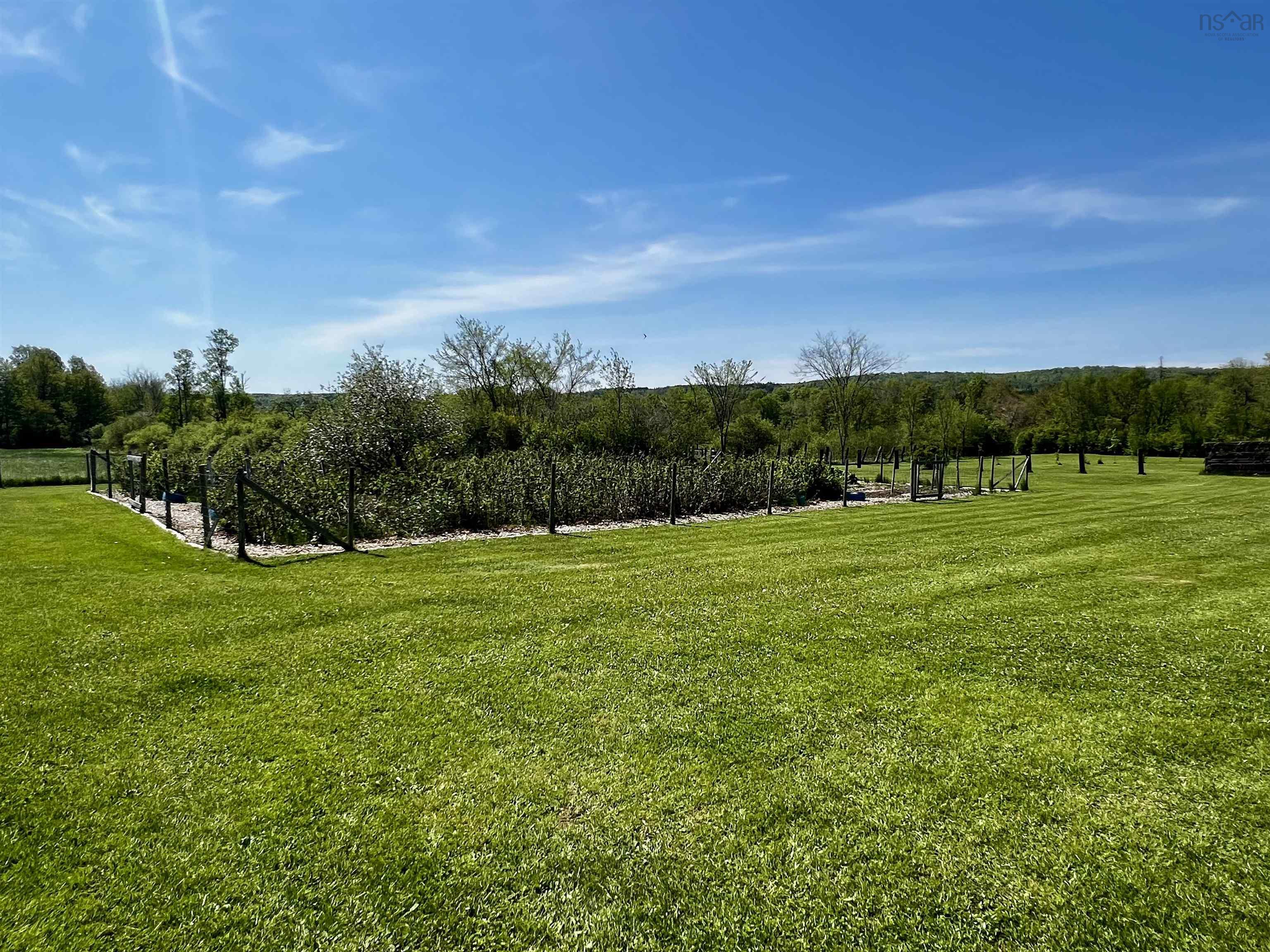 $695,000.00: 951 East River East Side Road, Glencoe